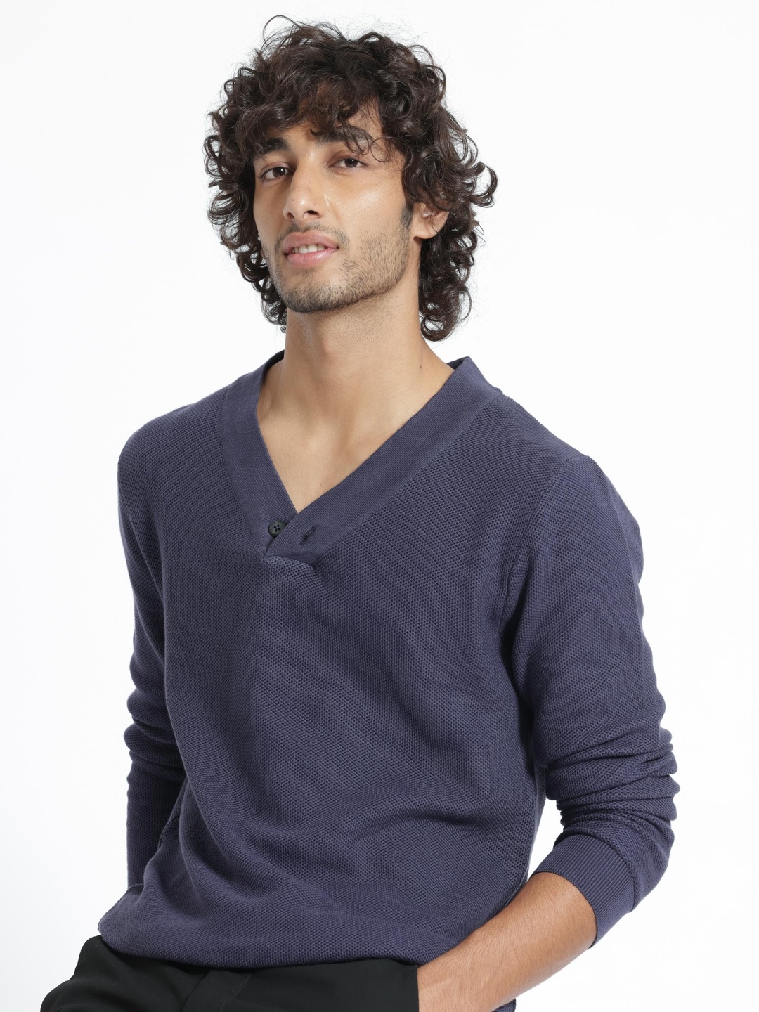 

RARE RABBIT Men Breeze Solid V-Neck Sweater, Purple