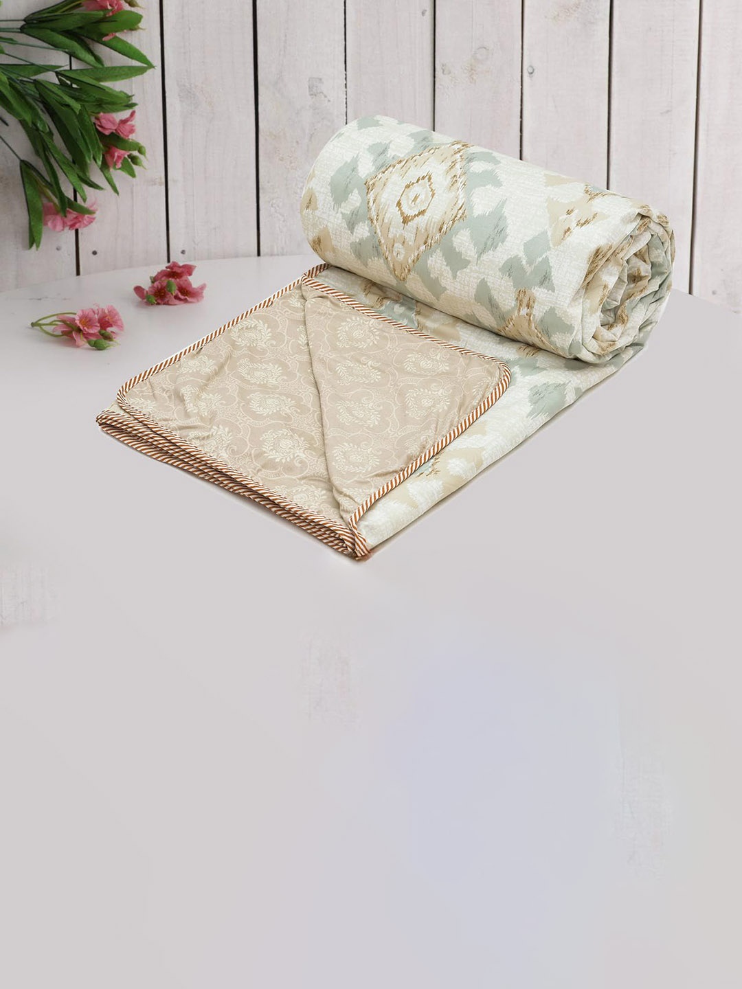 

RRC White & Green Pure Cotton Reversible AC Room 120 GSM Double Bed Dohar