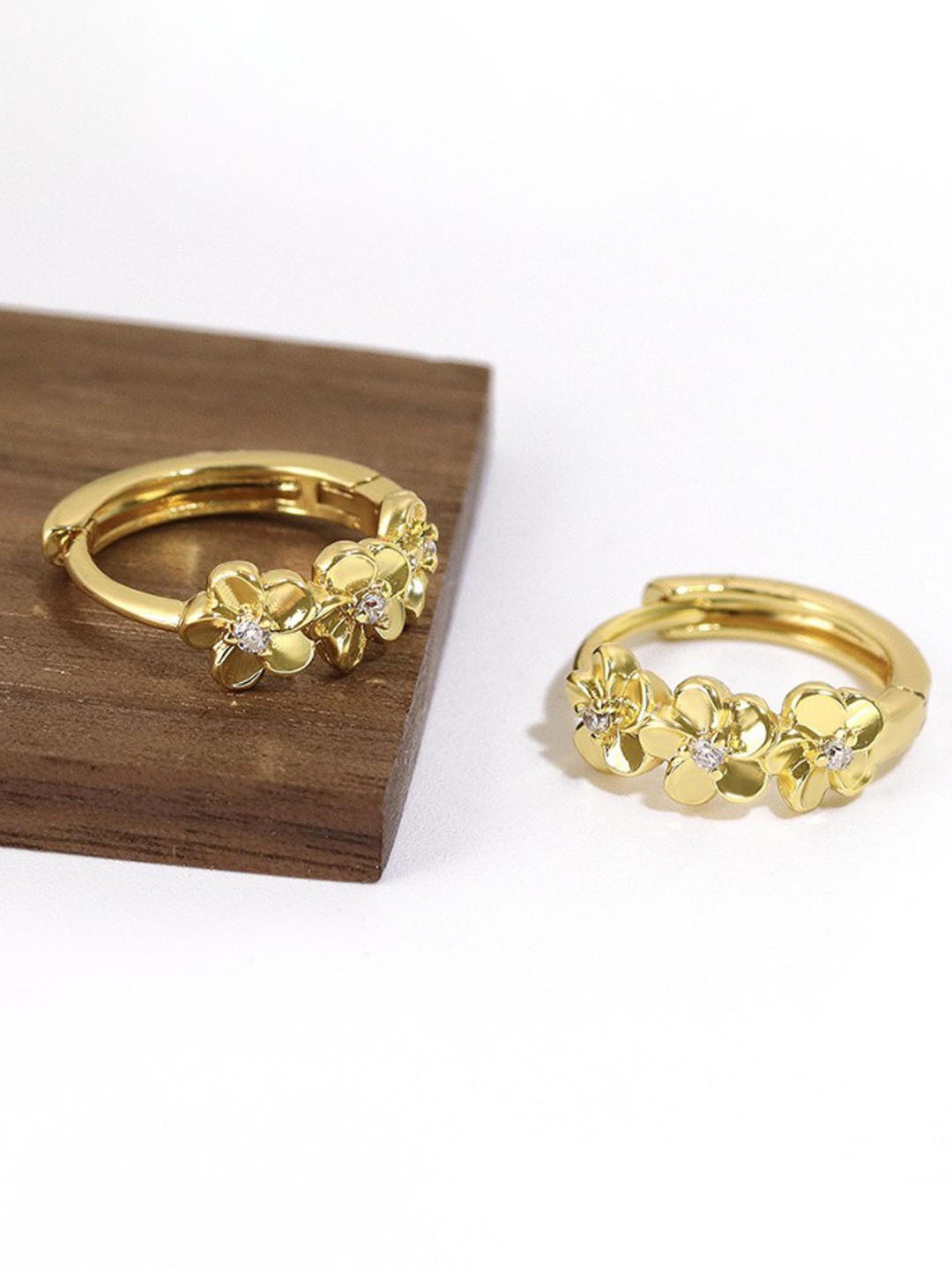 

MYKI Gold-Plated Floral Hoop Earrings