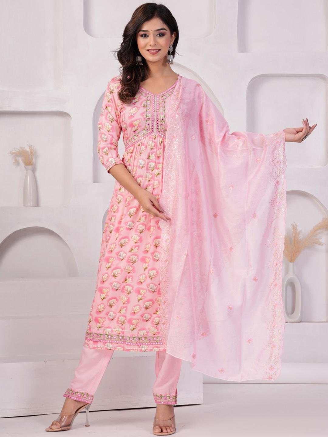 

UNISETS Floral Printed Mirror Work Kurta & Trouser With Dupatta, Pink