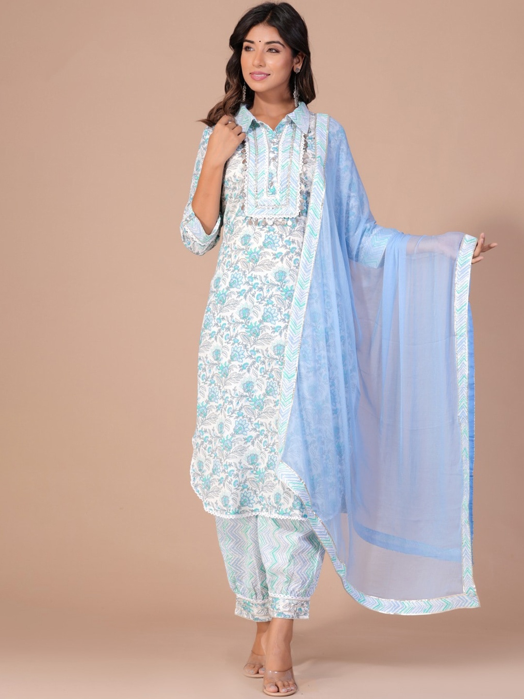 

UNISETS Floral Printed Kurta & Pyjamas With Dupatta, Turquoise blue