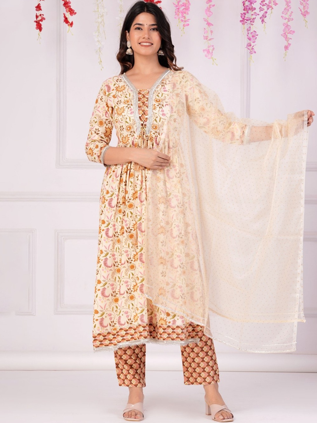 

UNISETS Floral Printed Empire Gotta Patti Kurta With Trousers & Dupatta, Cream