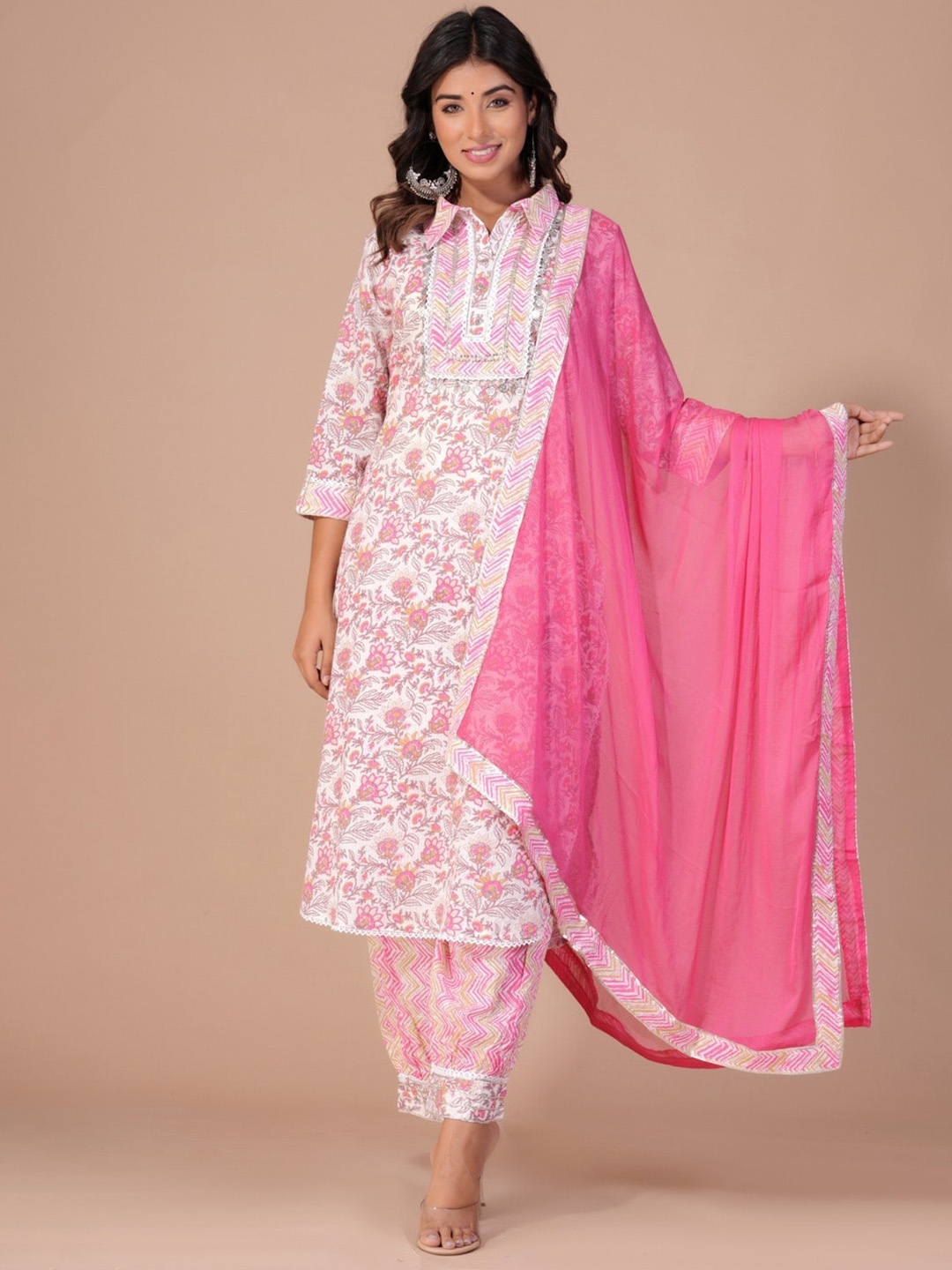 

UNISETS Floral Printed Regular Gotta Patti Kurta With Salwar & Dupatta, Pink