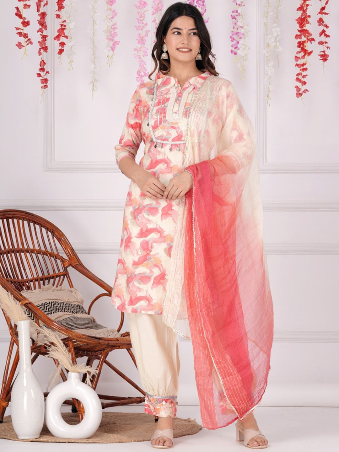 

UNISETS Abstract Printed Regular Straight Kurta & Salwar With Dupatta, Pink