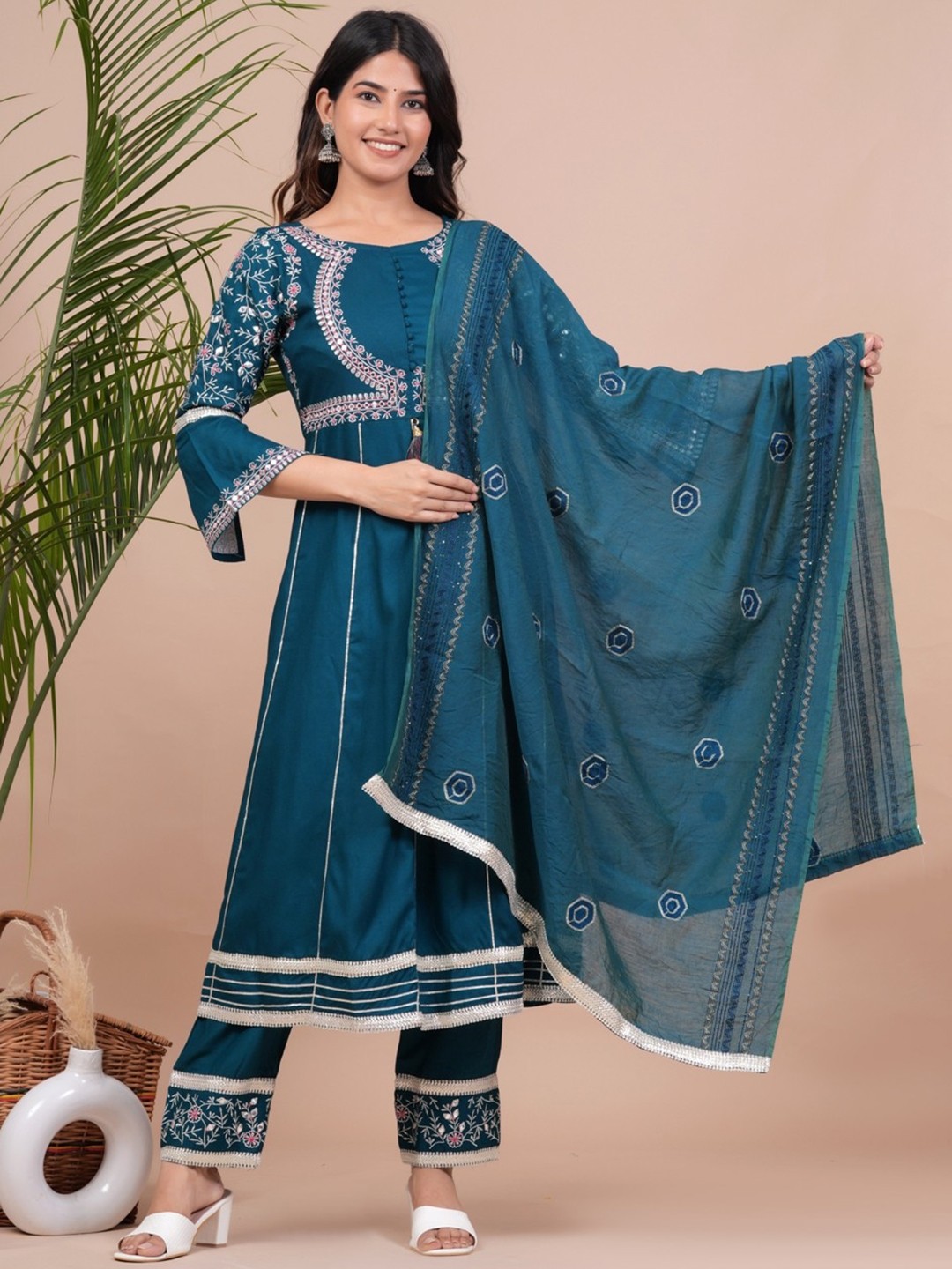 

UNISETS Ethnic Motifs Printed Empire Anarkali Kurta & Trousers With Dupatta, Teal