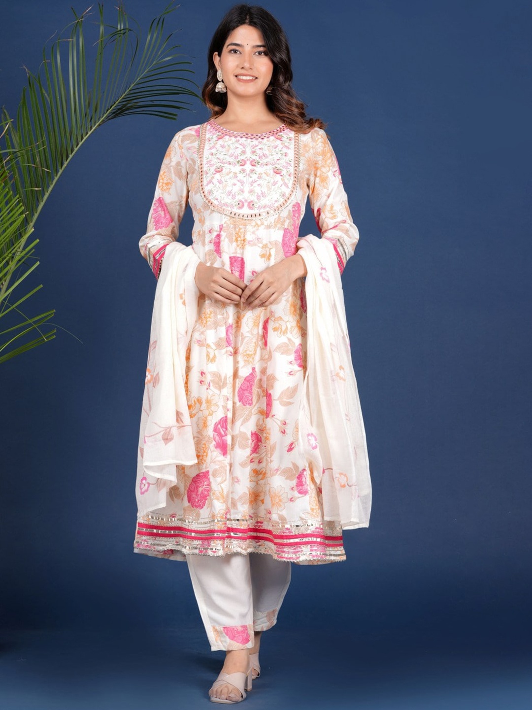 

UNISETS Floral Printed Mirror Work Kurta with Pyjamas & Dupatta, Pink