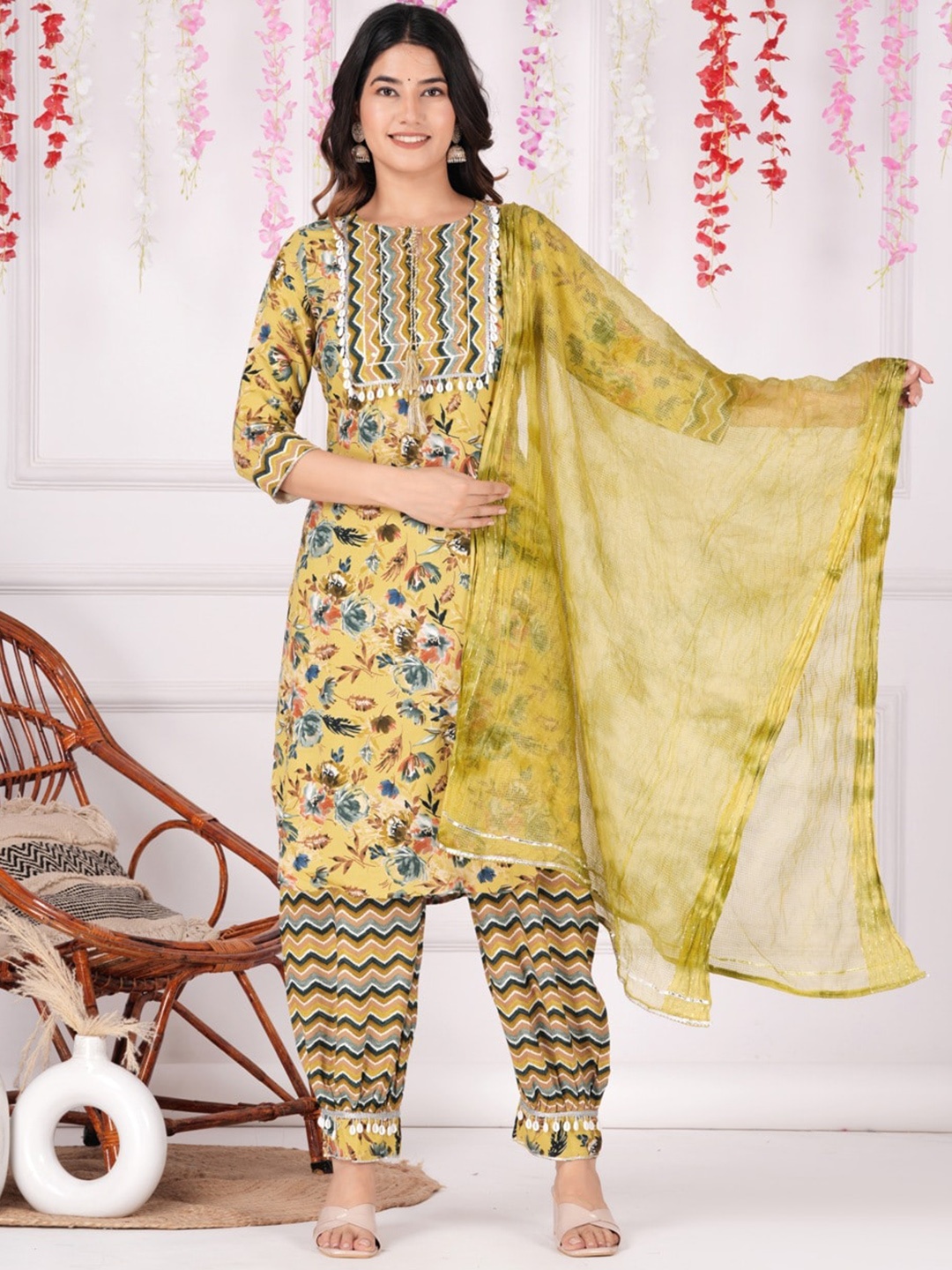 

UNISETS Floral Printed Tie-Up Neck Kurta with Salwar & Dupatta, Olive