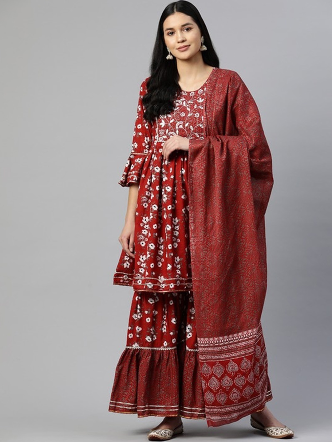 

Vbuyz Floral Printed Regular Gotta Patti Kurta & Sharara With Dupatta, Red