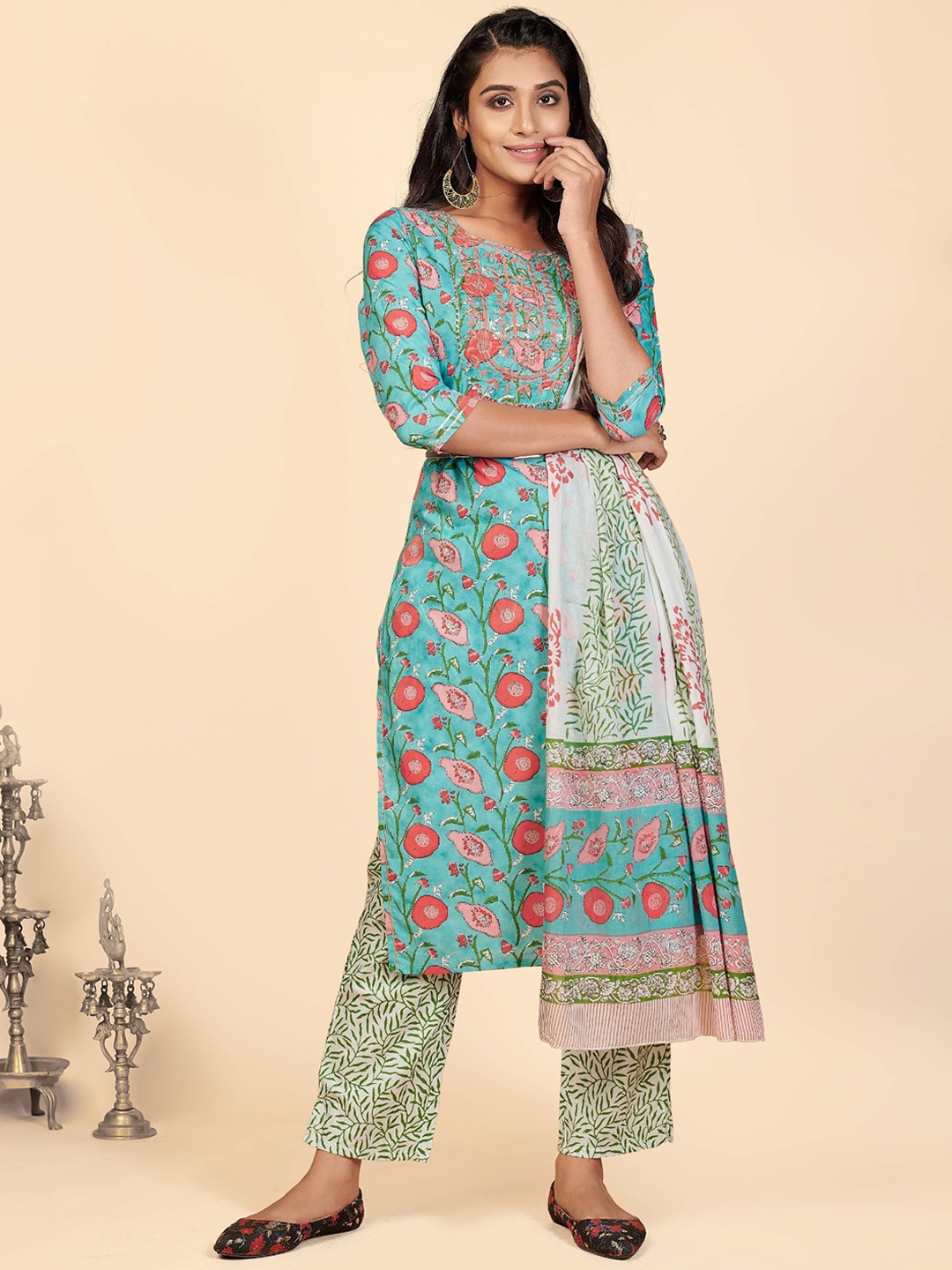 

Vbuyz Floral Printed Regular Gotta Patti Kurta & Trousers With Dupatta, Blue