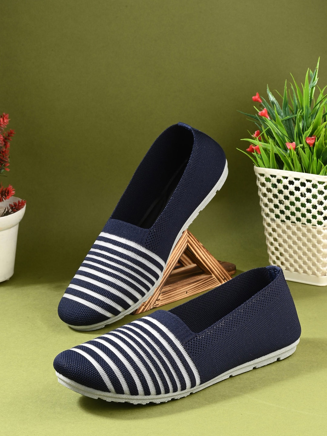 

DressBerry Navy Blue & White Striped Round Toe Ballerinas