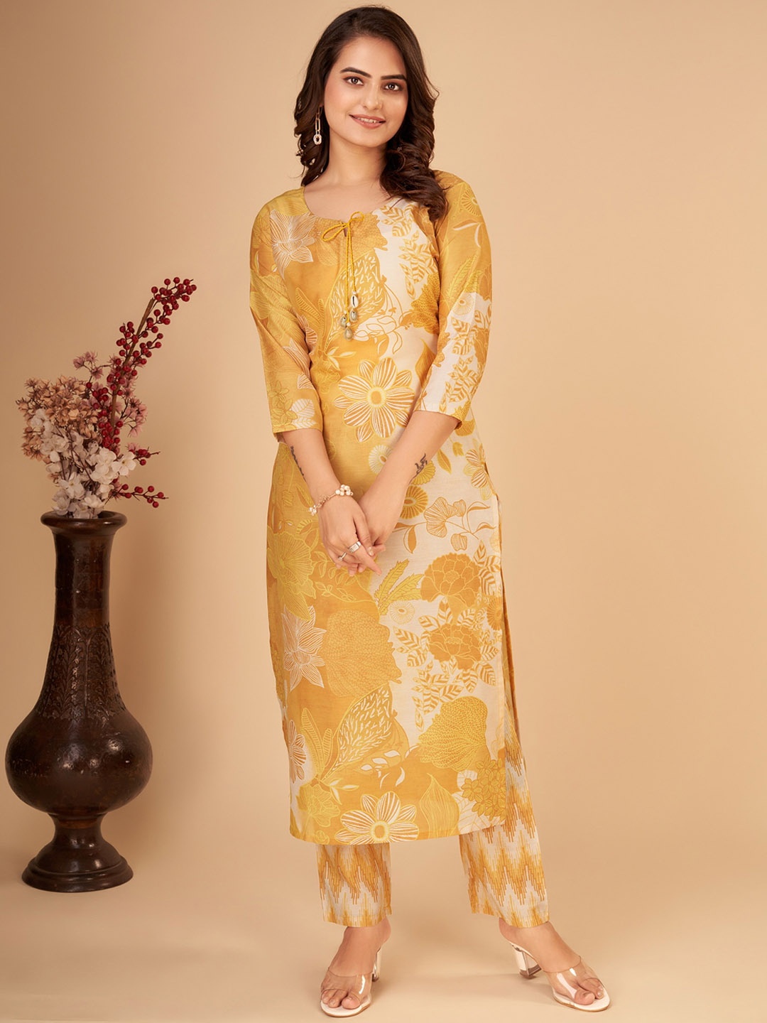 

Sangria Floral Printed Straight Kurta Set, Yellow
