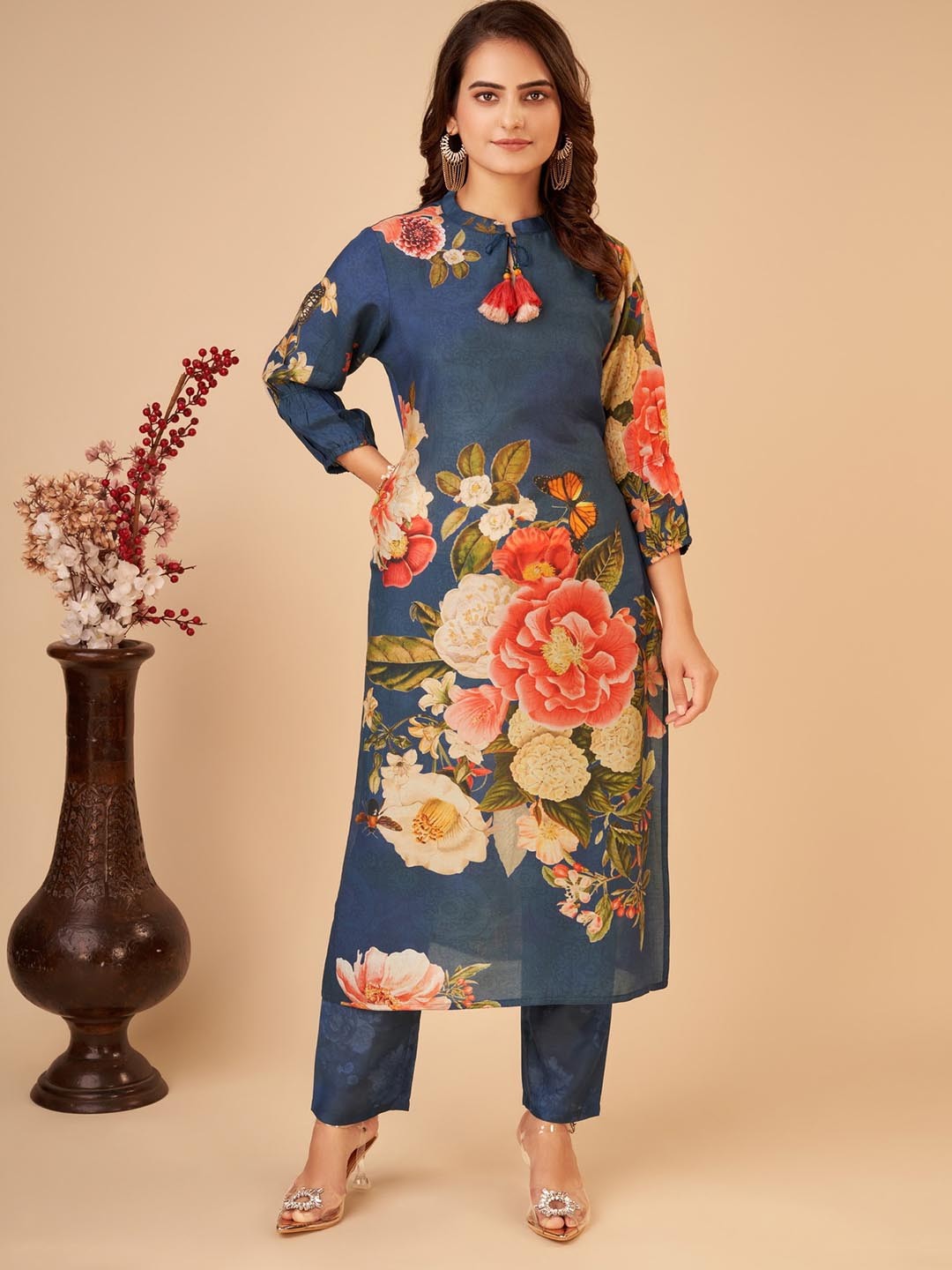 

Sangria Floral Printed Cotton Kurta With Trousers, Navy blue