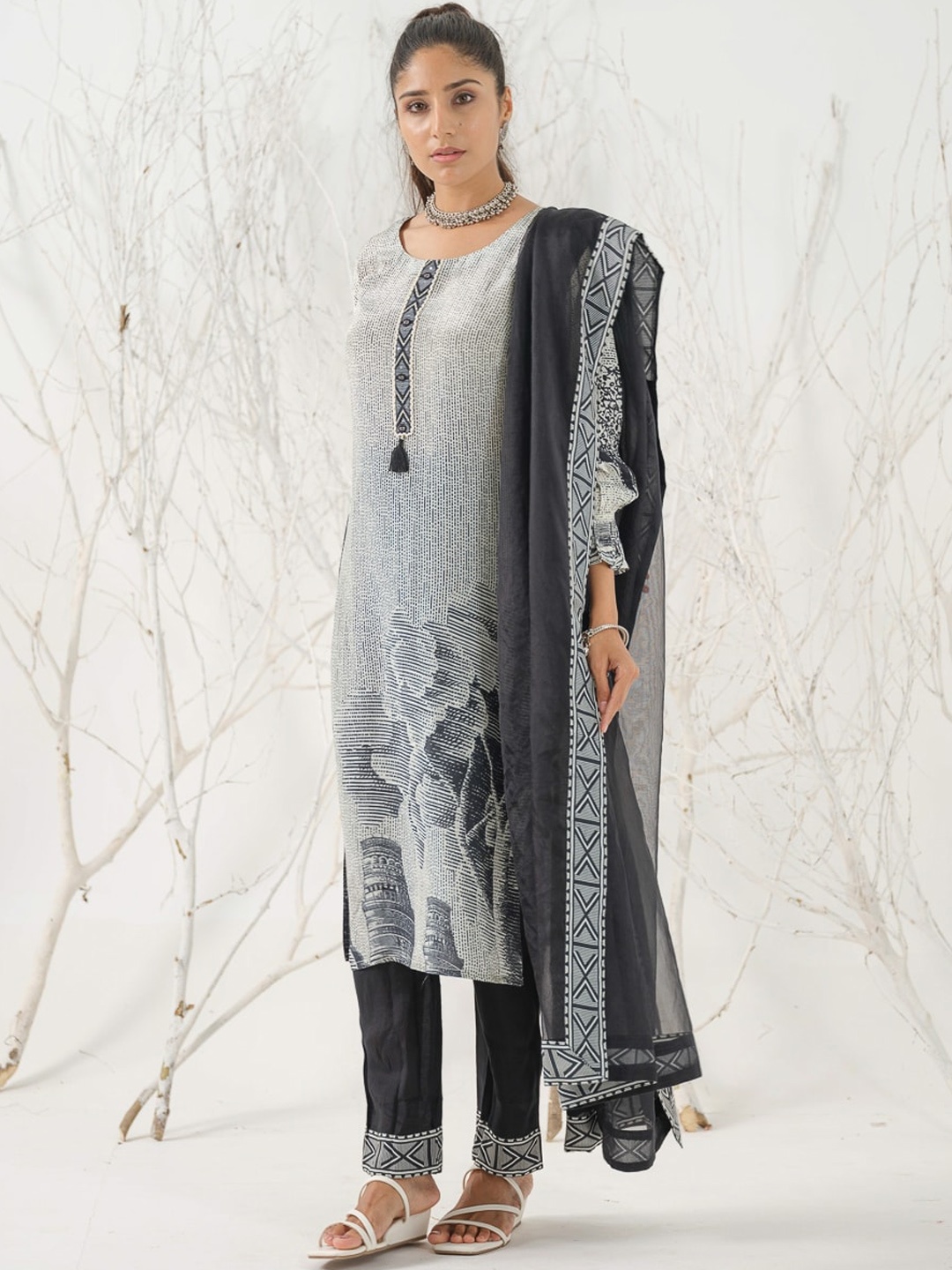 

Sangria Geometric Printed Straight Crepe Kurta & Trousers With Dupatta, Black