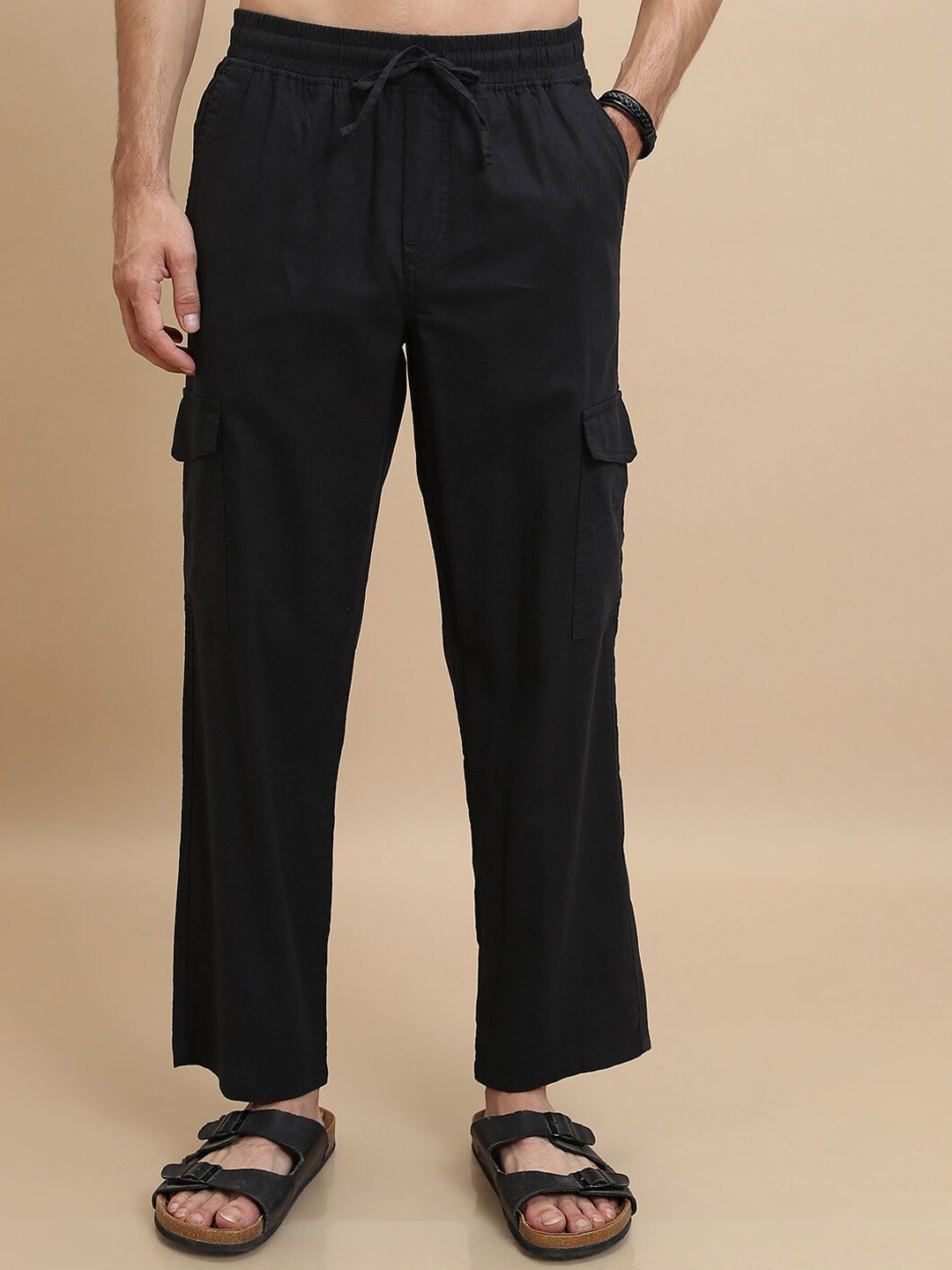 

HIGHLANDER Men Black Mid-Rise Cotton Linen Cargo Trousers