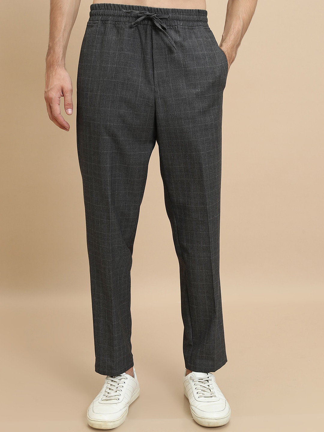 

HIGHLANDER Men Checked Regular Fit Trousers, Grey
