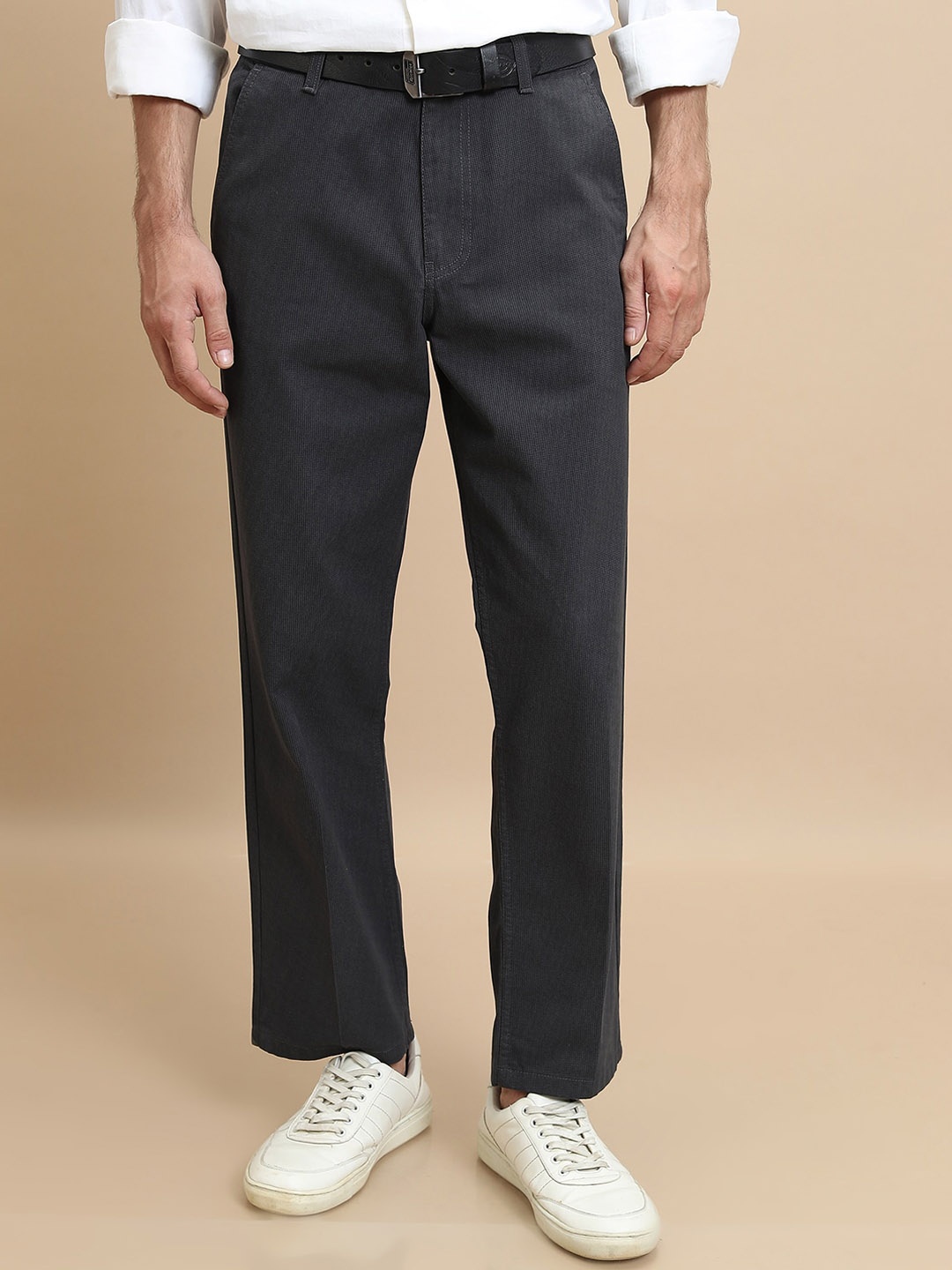 

HIGHLANDER Men Charcoal Mid-Rise Cotton Trousers