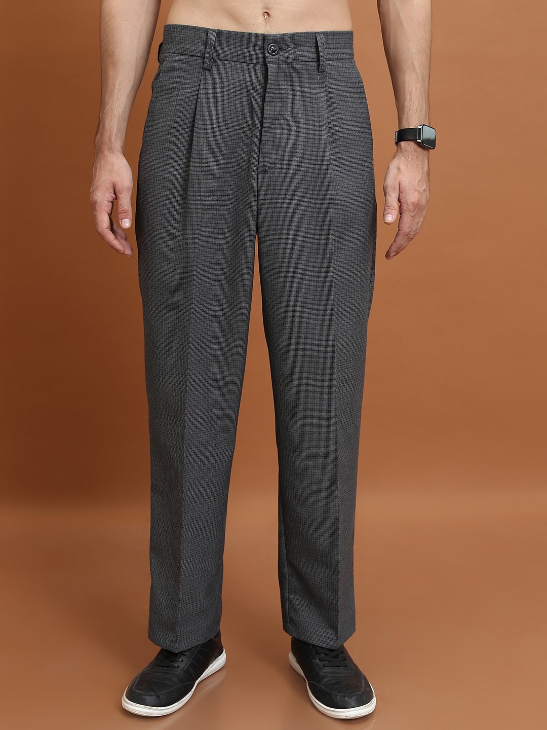 

HIGHLANDER Men Checked Mid-Rise Slim Fit Trousers, Grey
