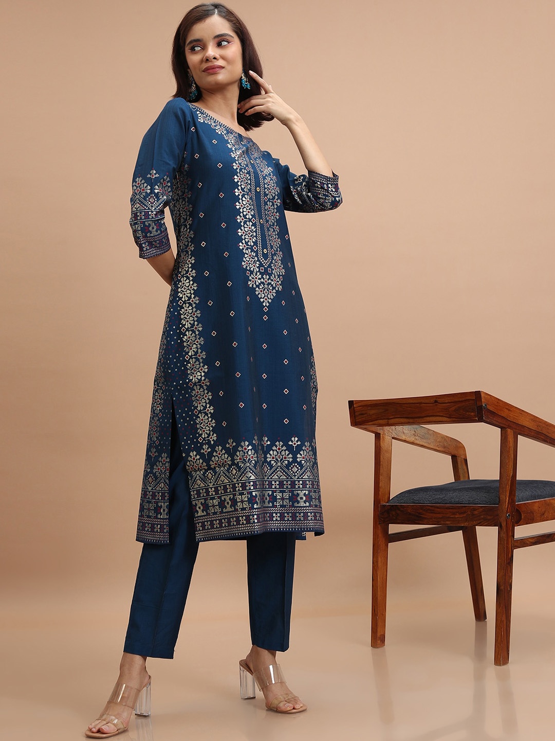 

Vishudh Ethnic Motifs Printed Round Neck Regular Kurta With Trousers, Teal