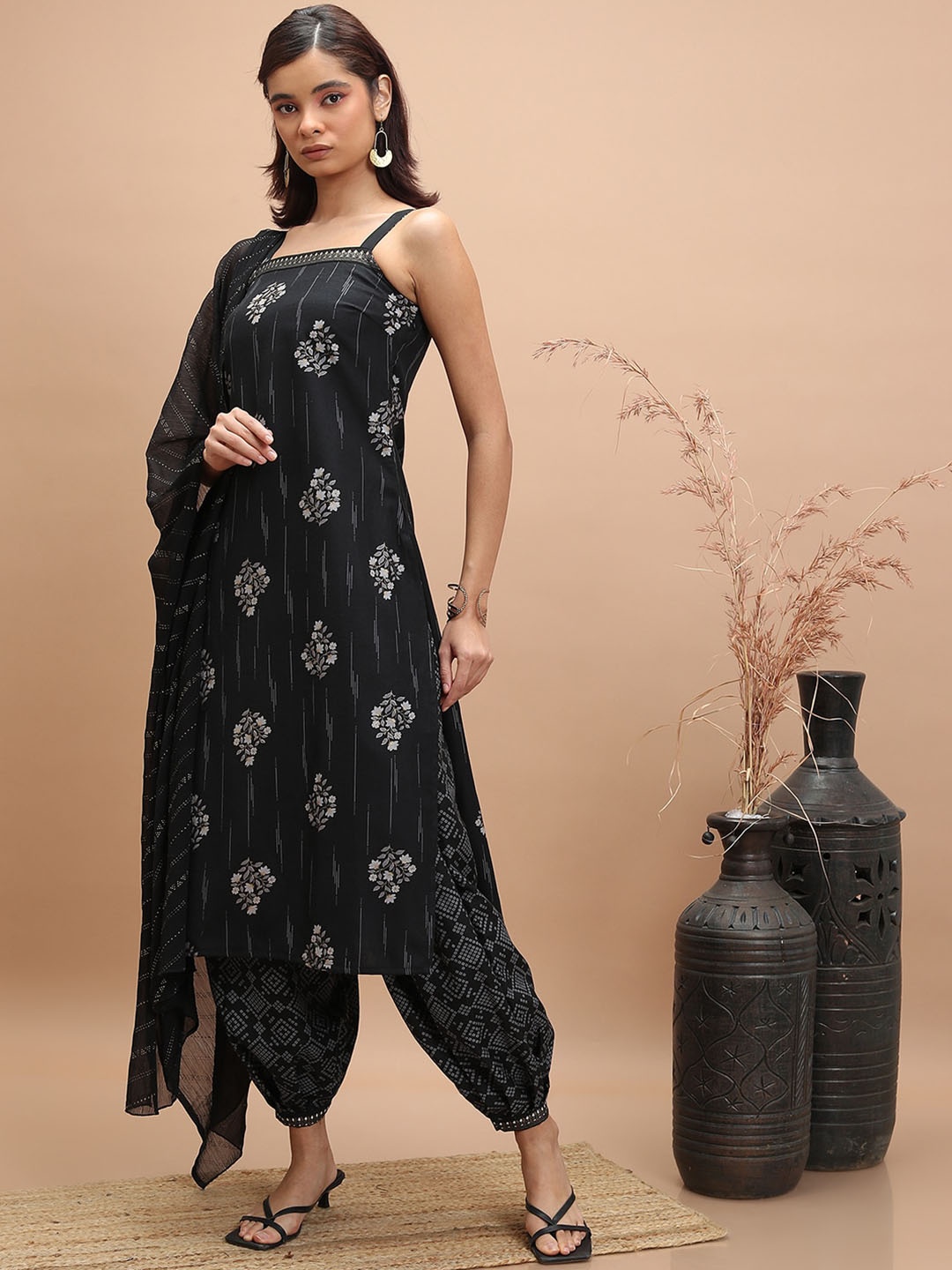 

Vishudh Black Floral Printed Shoulder Strap Regular Kurta With Patiala & Dupatta