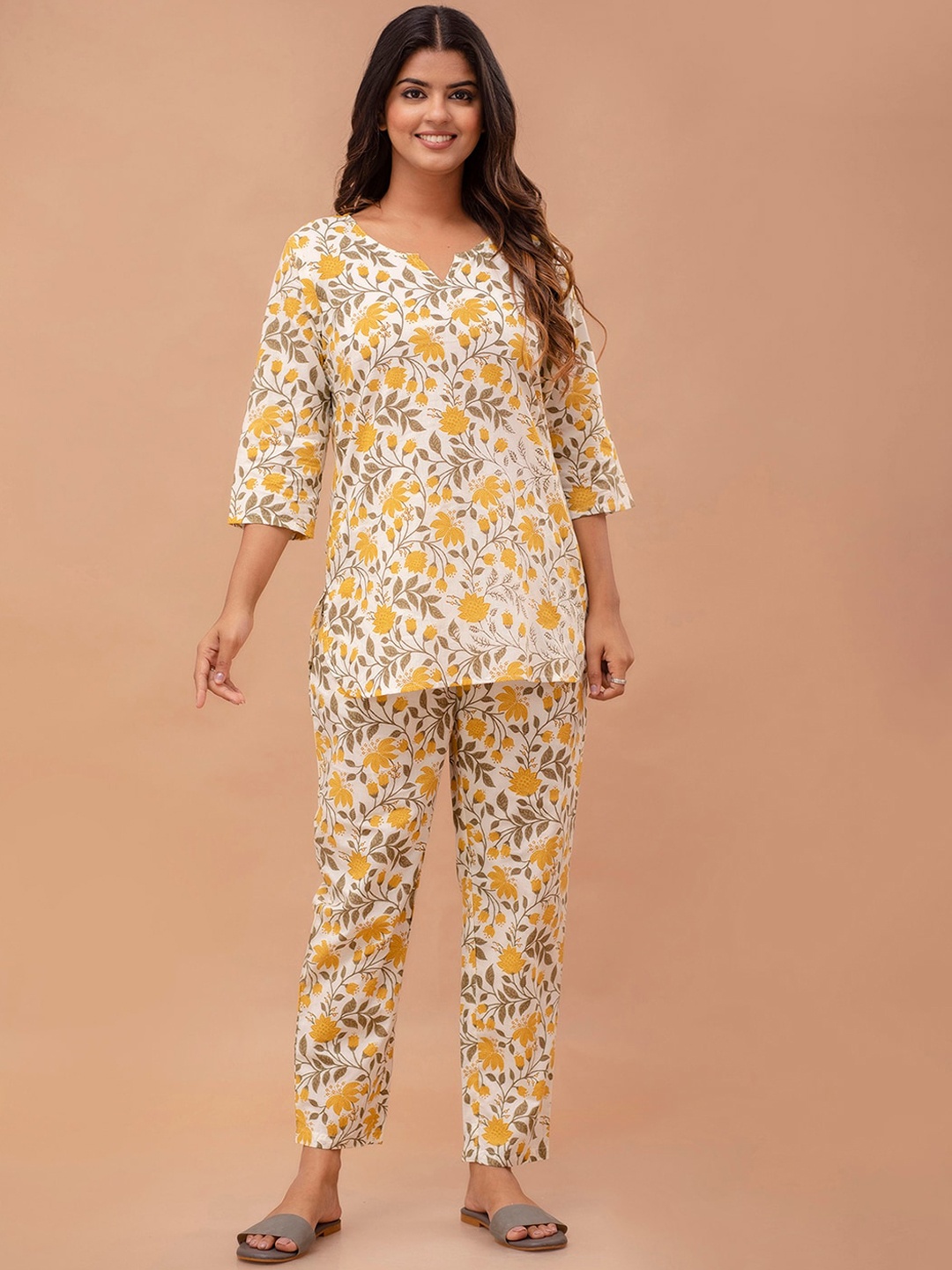 

FERANOID Floral Printed Pure Cotton Night Suit, Off white
