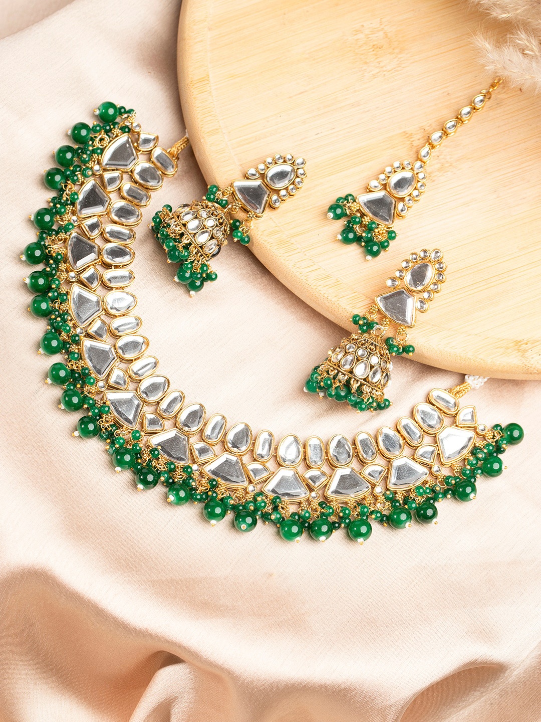 

Priyaasi Gold-Plated Kundan-Studded & Beaded Jewellery Set