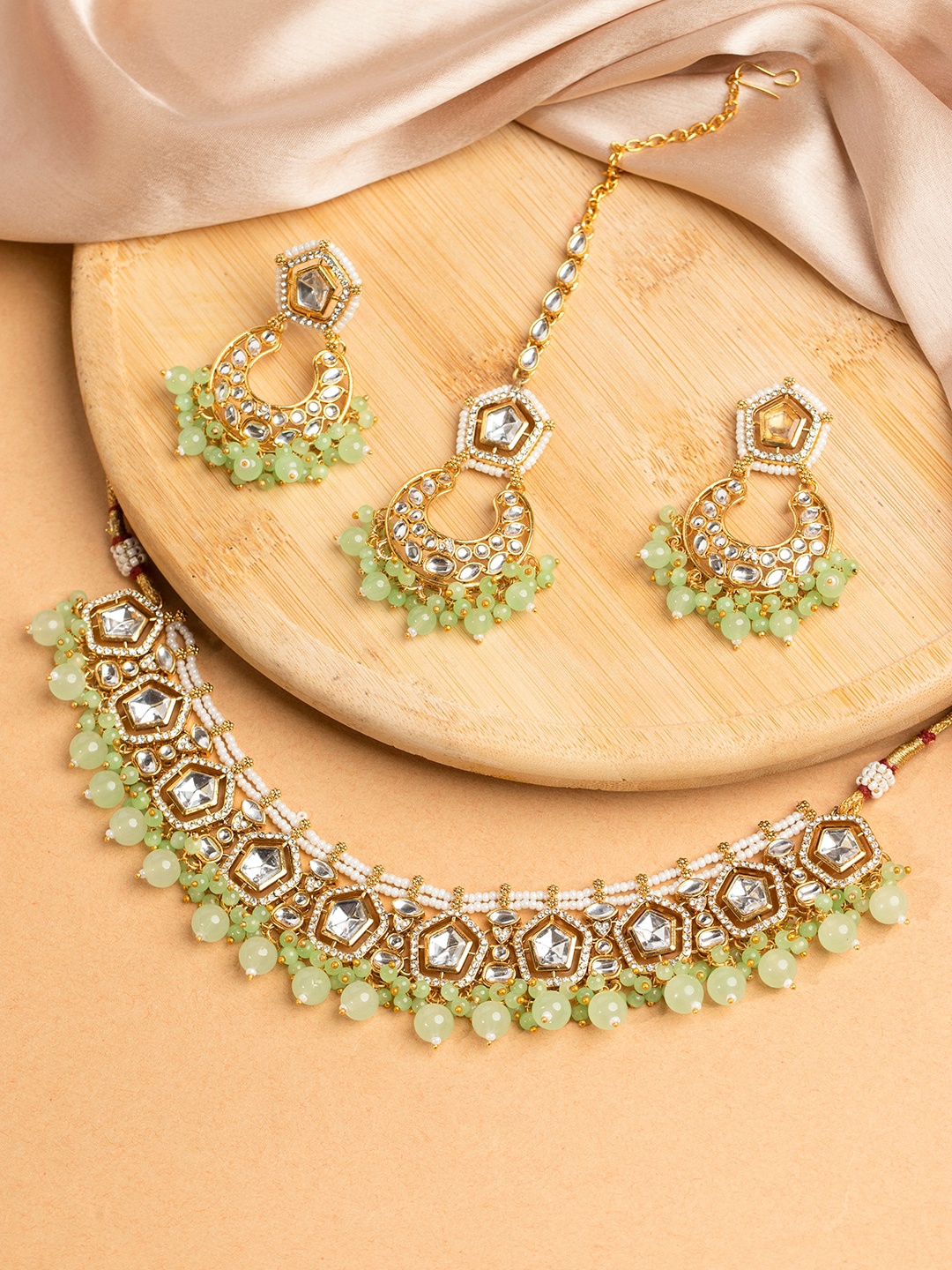 

Priyaasi Gold-Plated Kundan-Studded & Beaded Jewellery Set