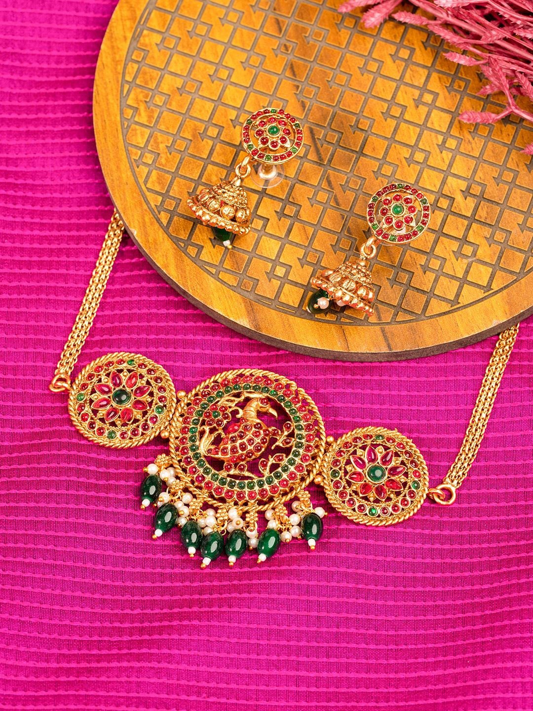 

Priyaasi Gold-Plated Stone-Studded & Beaded Jewellery Set