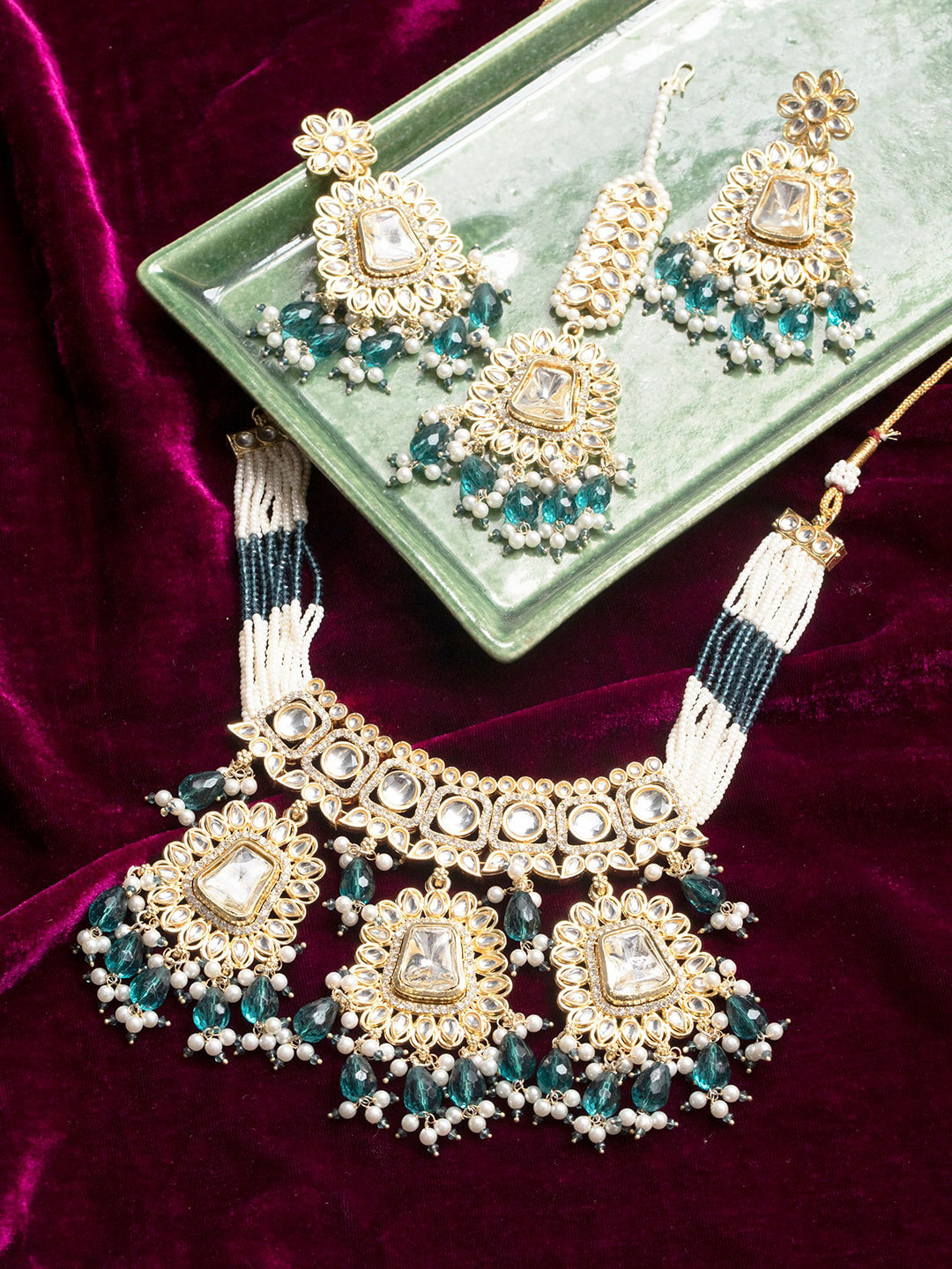 

Priyaasi Gold-Plated Stone-Studded & Beaded Jewellery Set