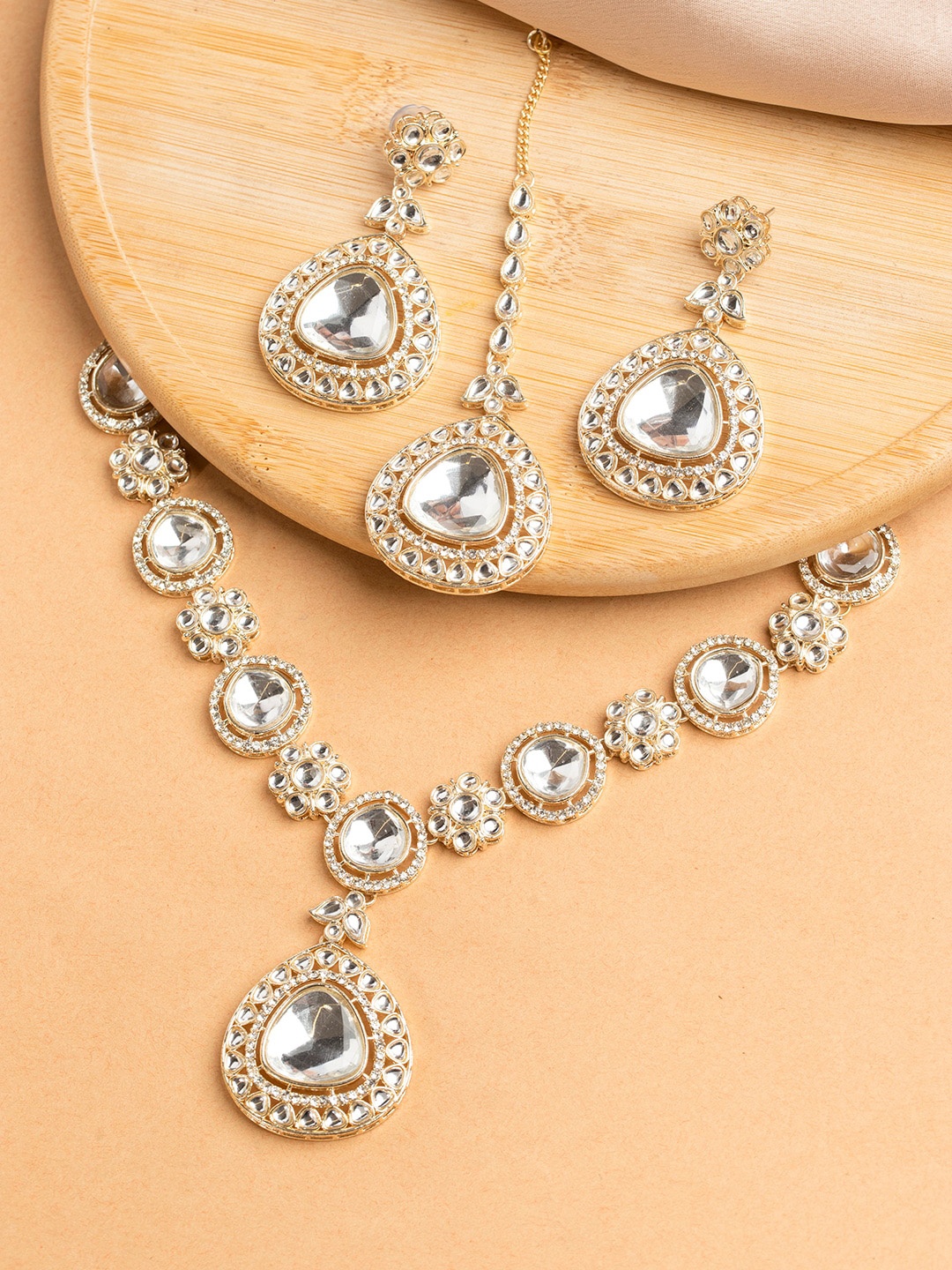 

Priyaasi Gold-Plated Kundan Studded Jewellery Set