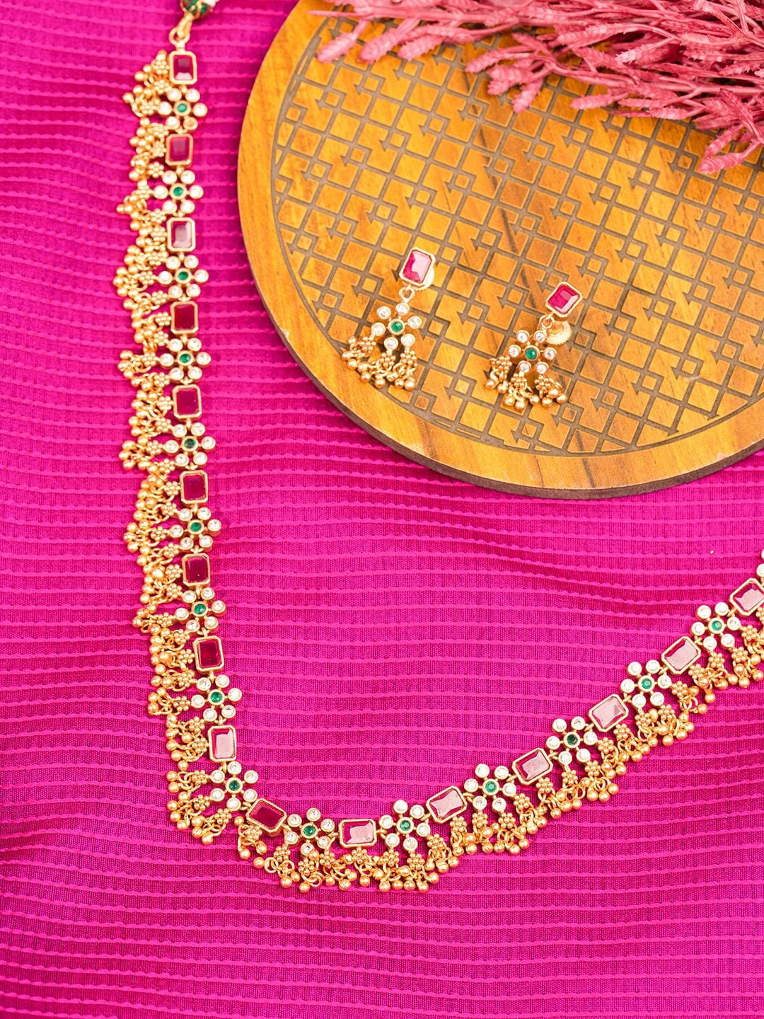 

Priyaasi Gold-Plated Stone-Studded & Beaded Jewellery Set