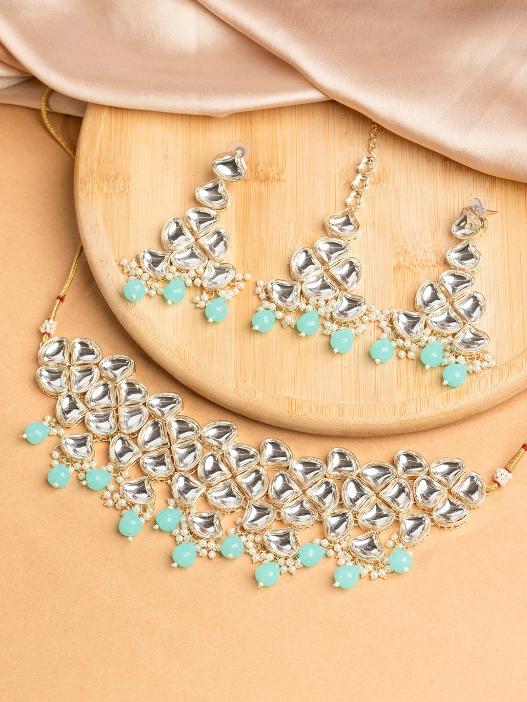

Priyaasi Gold-Plated Kundan-Studded & Beaded Jewellery Set