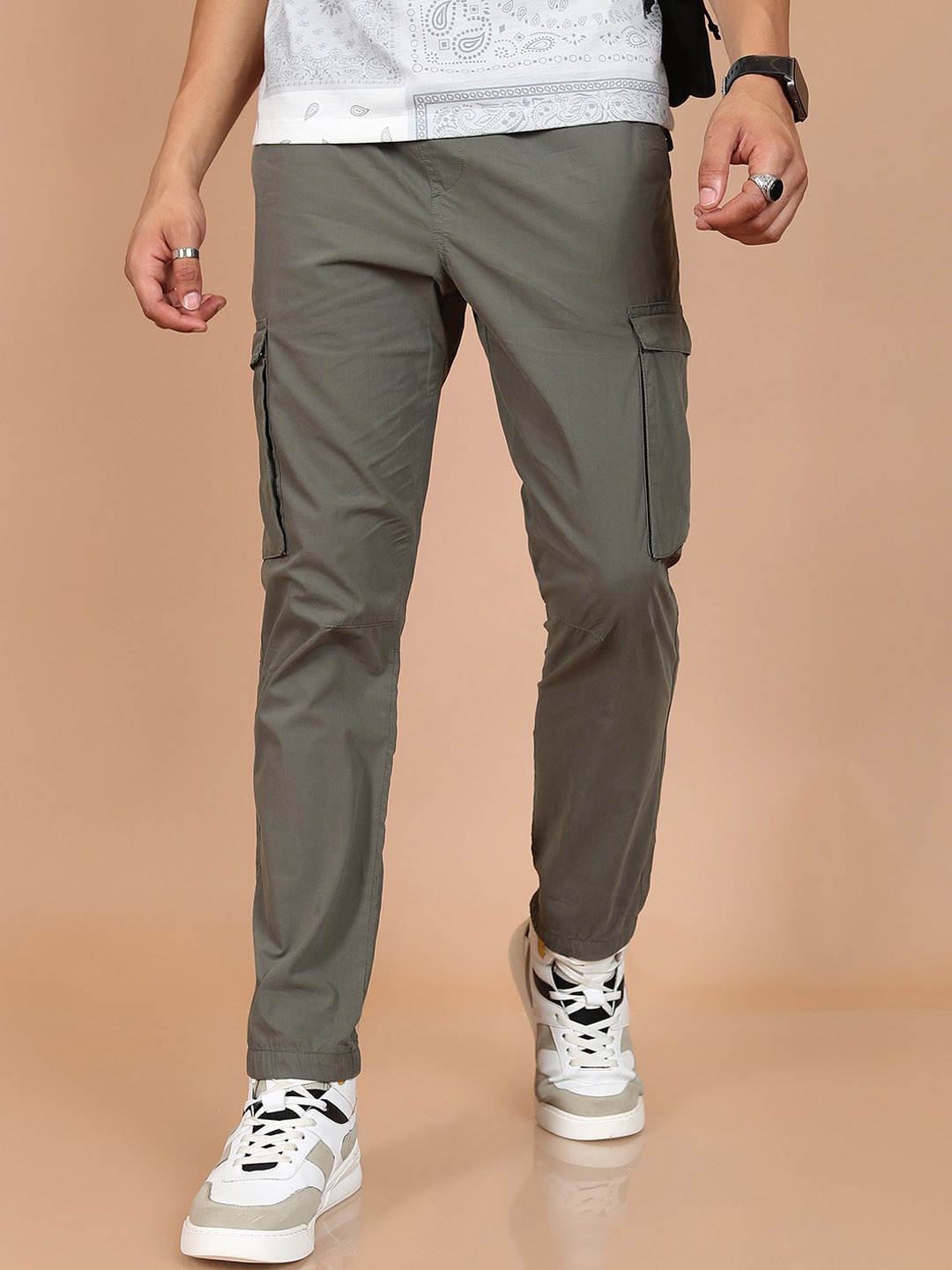 

HIGHLANDER Men Beige Mid-Rise Cotton Cargos Trousers