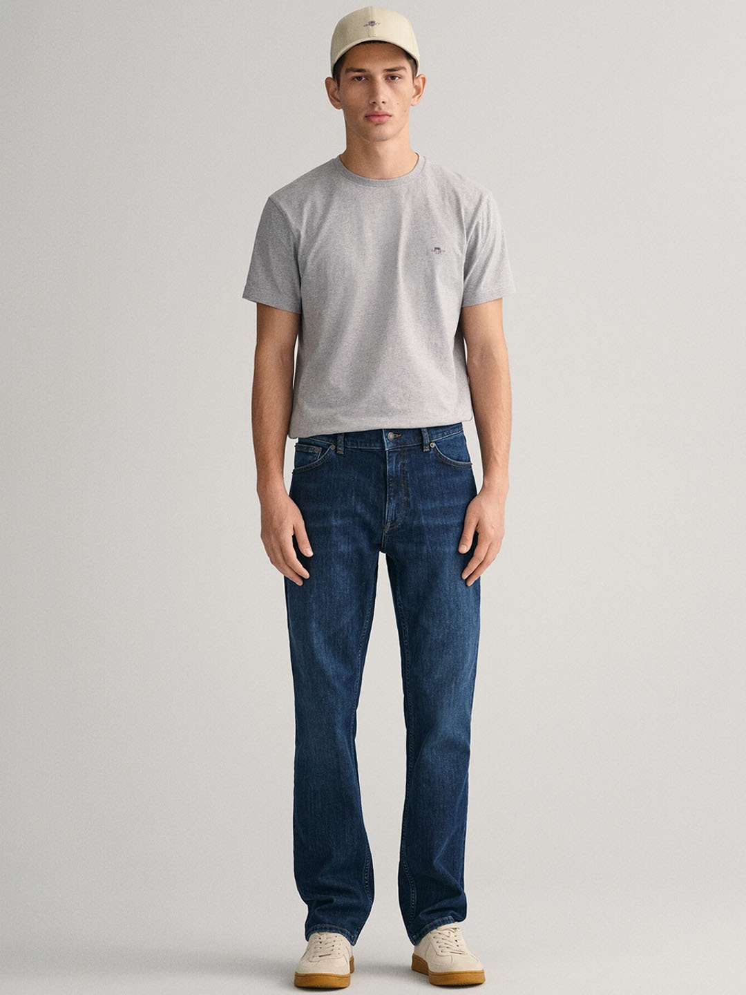 

GANT Men Mid-Rise Regular Fit Clean Look Light Fade Stretchable Jeans, Blue