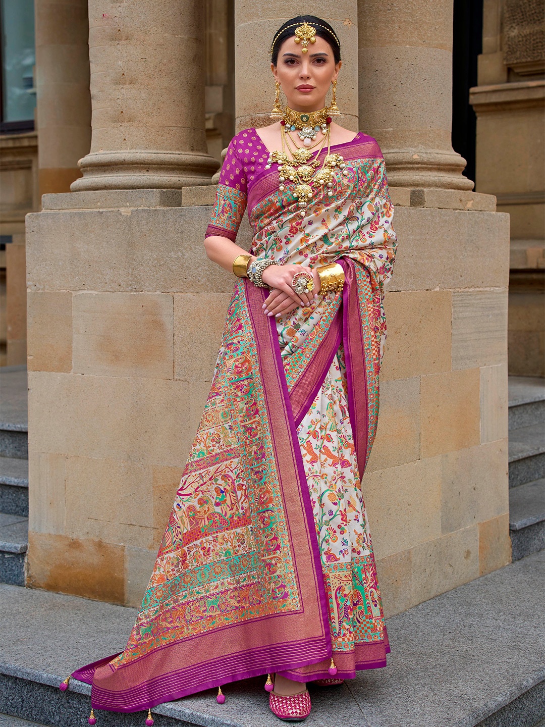 

Mitera Woven Design Zari Saree, Magenta