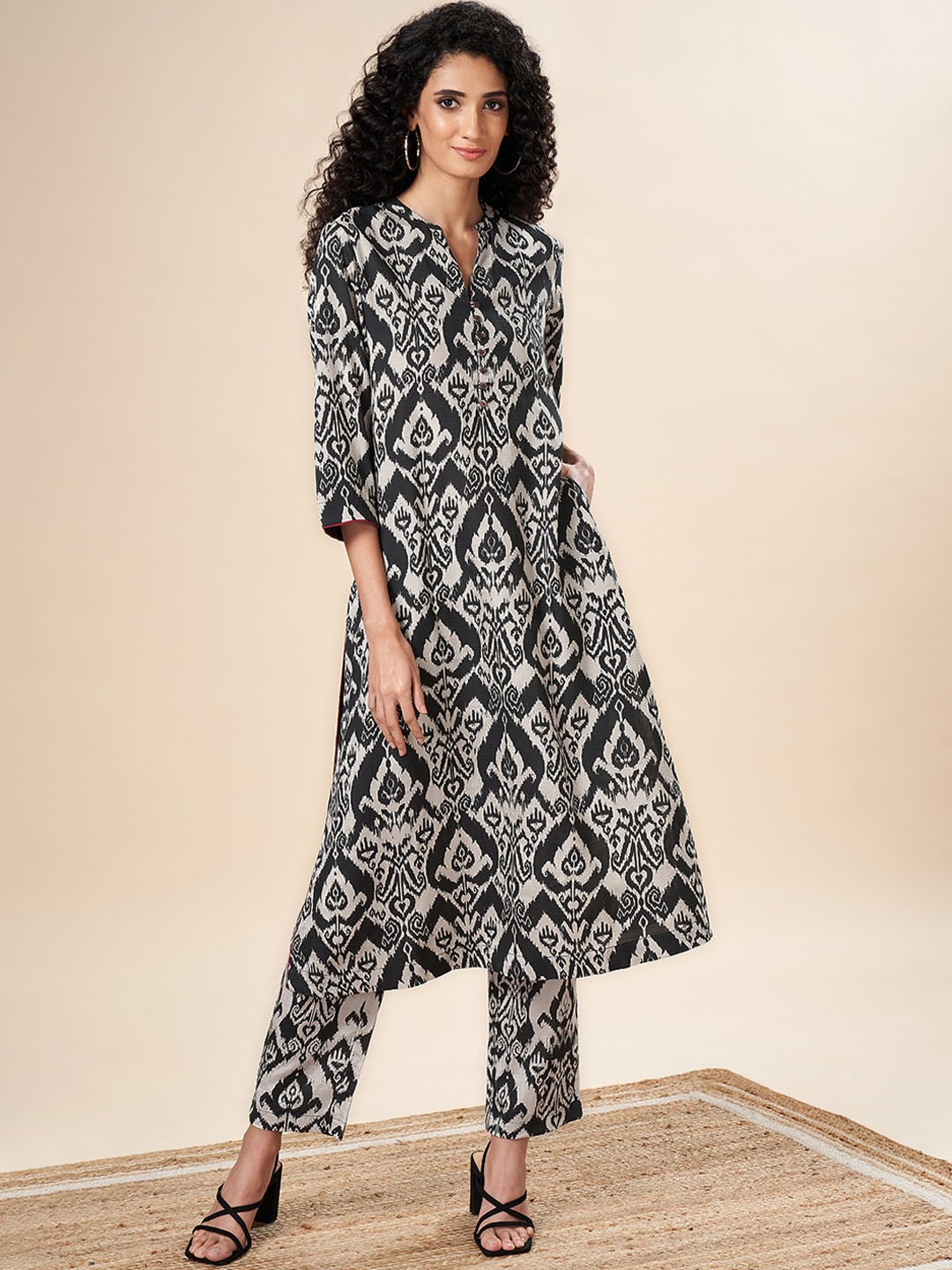 

Marigold Lane Ethnic Motifs Printed Regular Pure Cotton Kurta with Trousers & With Dupatta, Off white