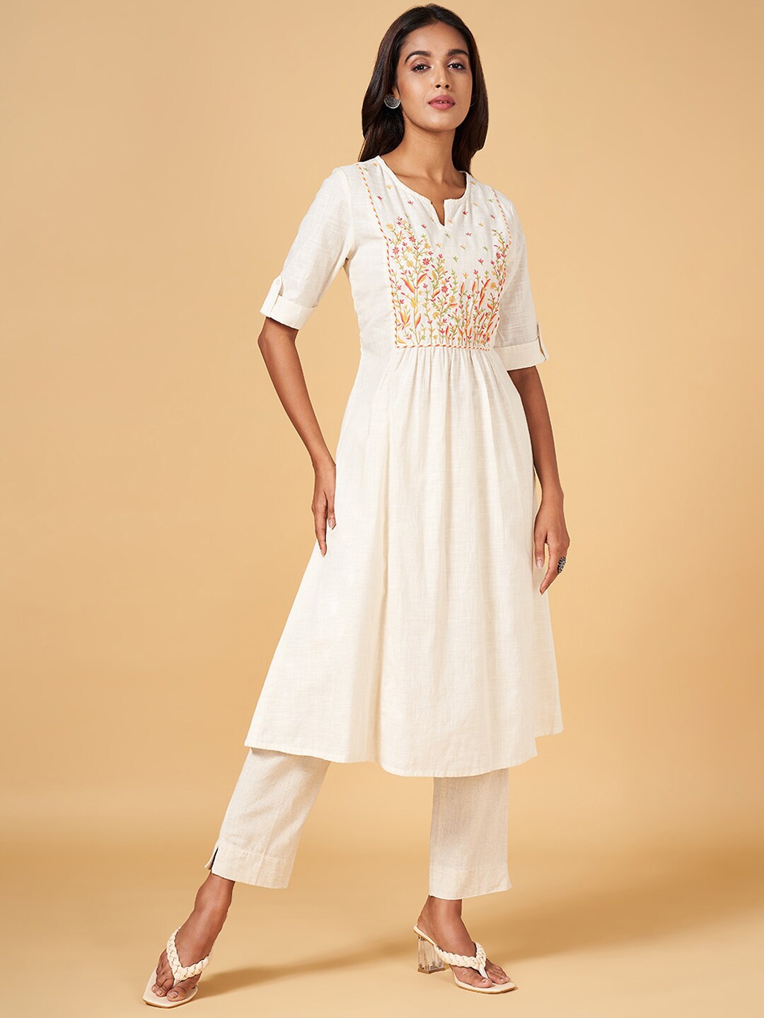 

RANGMANCH BY PANTALOONS Floral Embroidered Anarkali Cotton Kurta, Off white