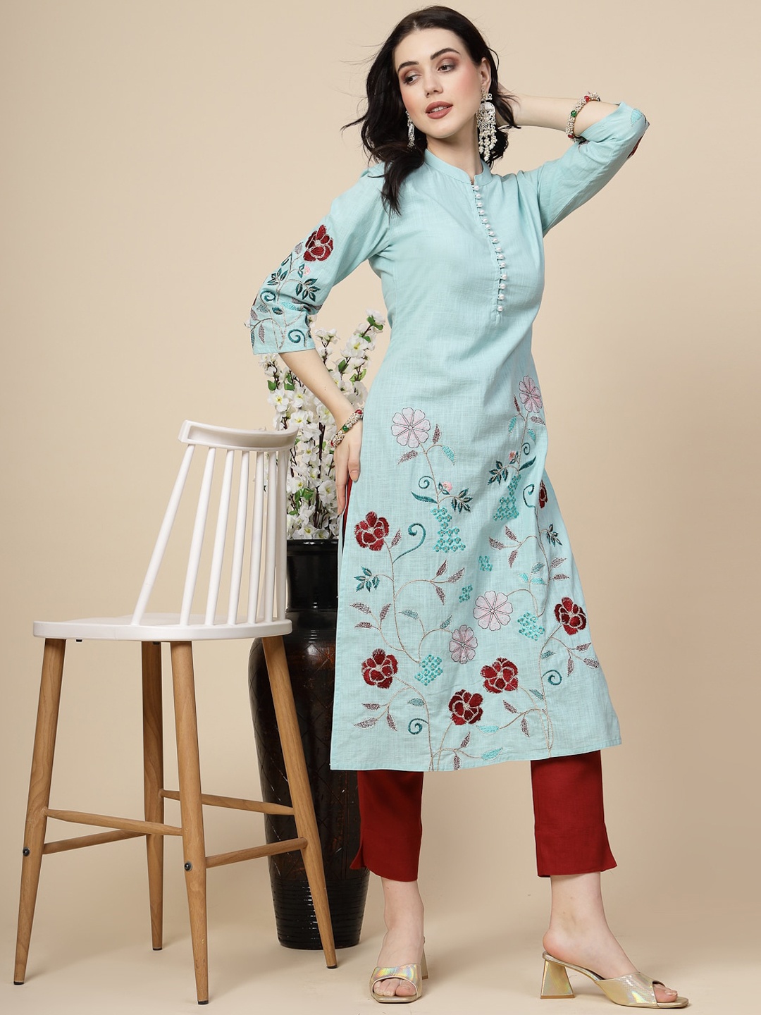 

Sangria Floral Embroidered A-Line Cotton Kurta, Turquoise blue