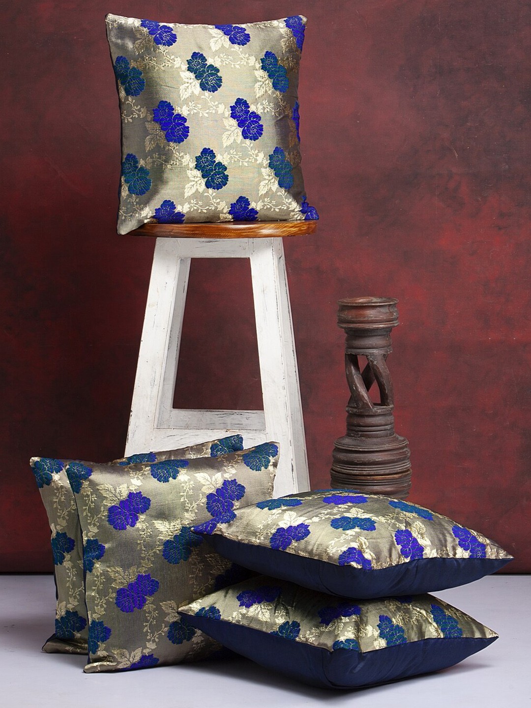 

Alina decor Purple & Gold-Toned 5-Pieces Floral Brocade Square Cushion Covers
