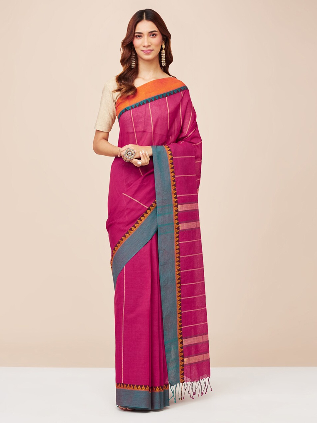 

Fabindia Woven Design Pure Cotton Saree, Magenta