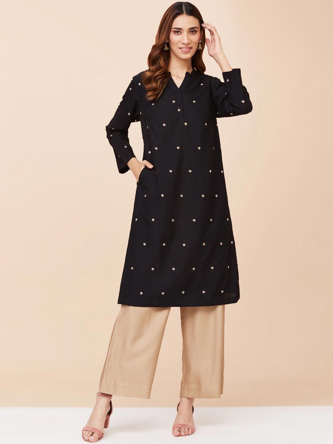 

Fabindia Geometric Embroidered Straight Silk Kurta, Black