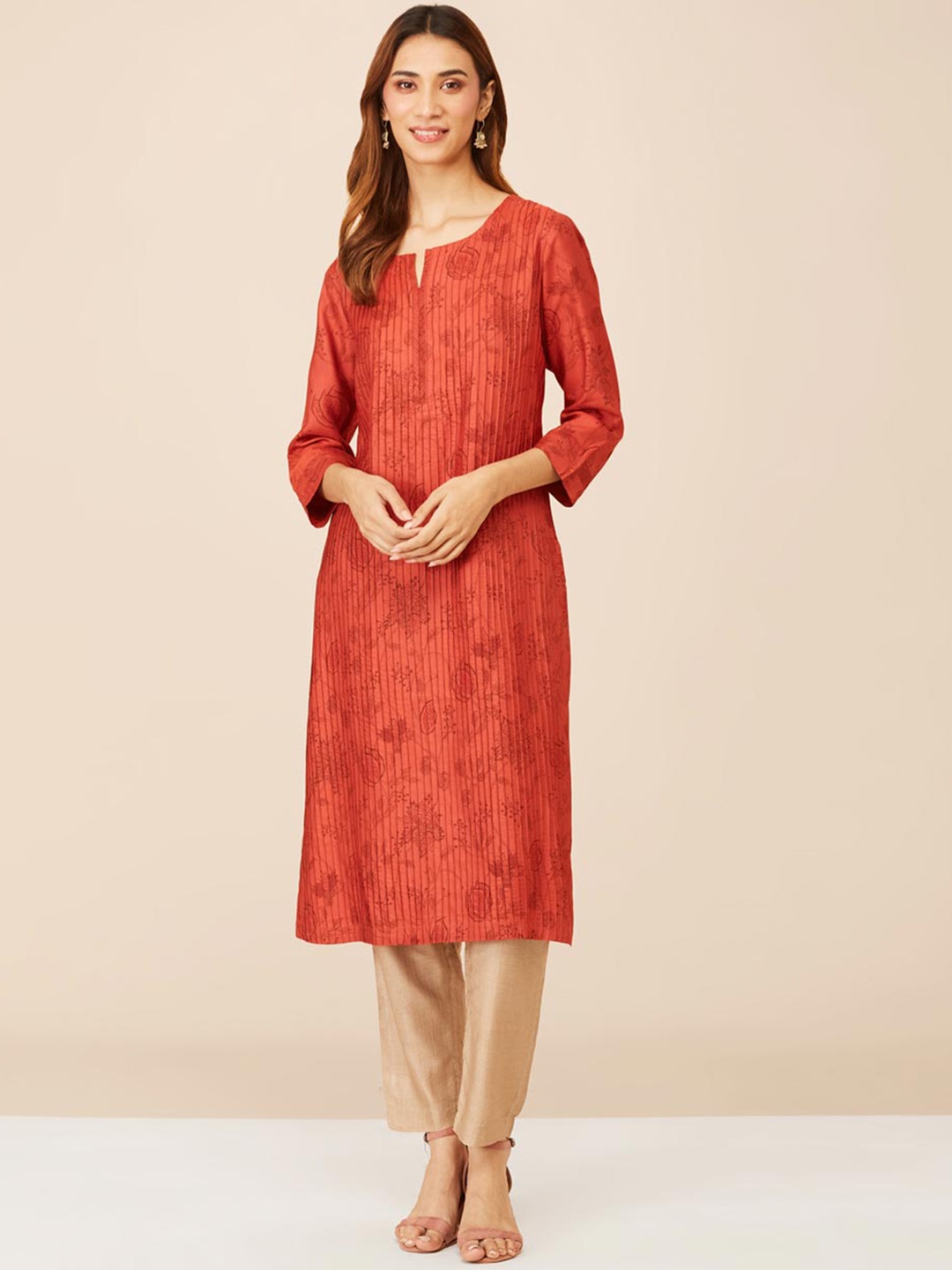 

Fabindia Floral Printed Notched Round Neck Straight Kurta, Rust