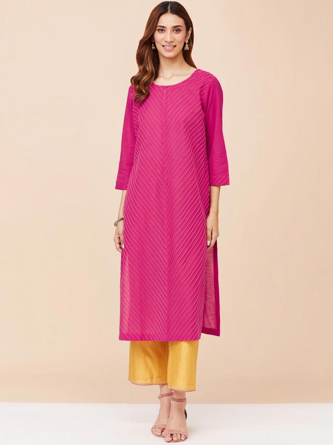 

Fabindia Keyhole Neck Thread Work Cotton Kurta, Magenta