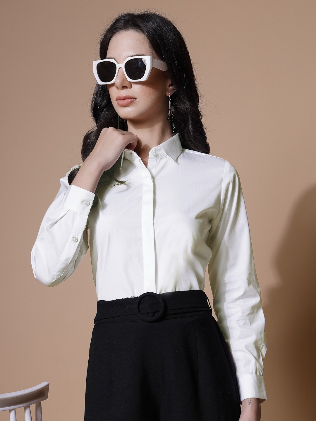 

DressBerry Cream-Coloured Slim Fit Spread Collar Formal Shirt