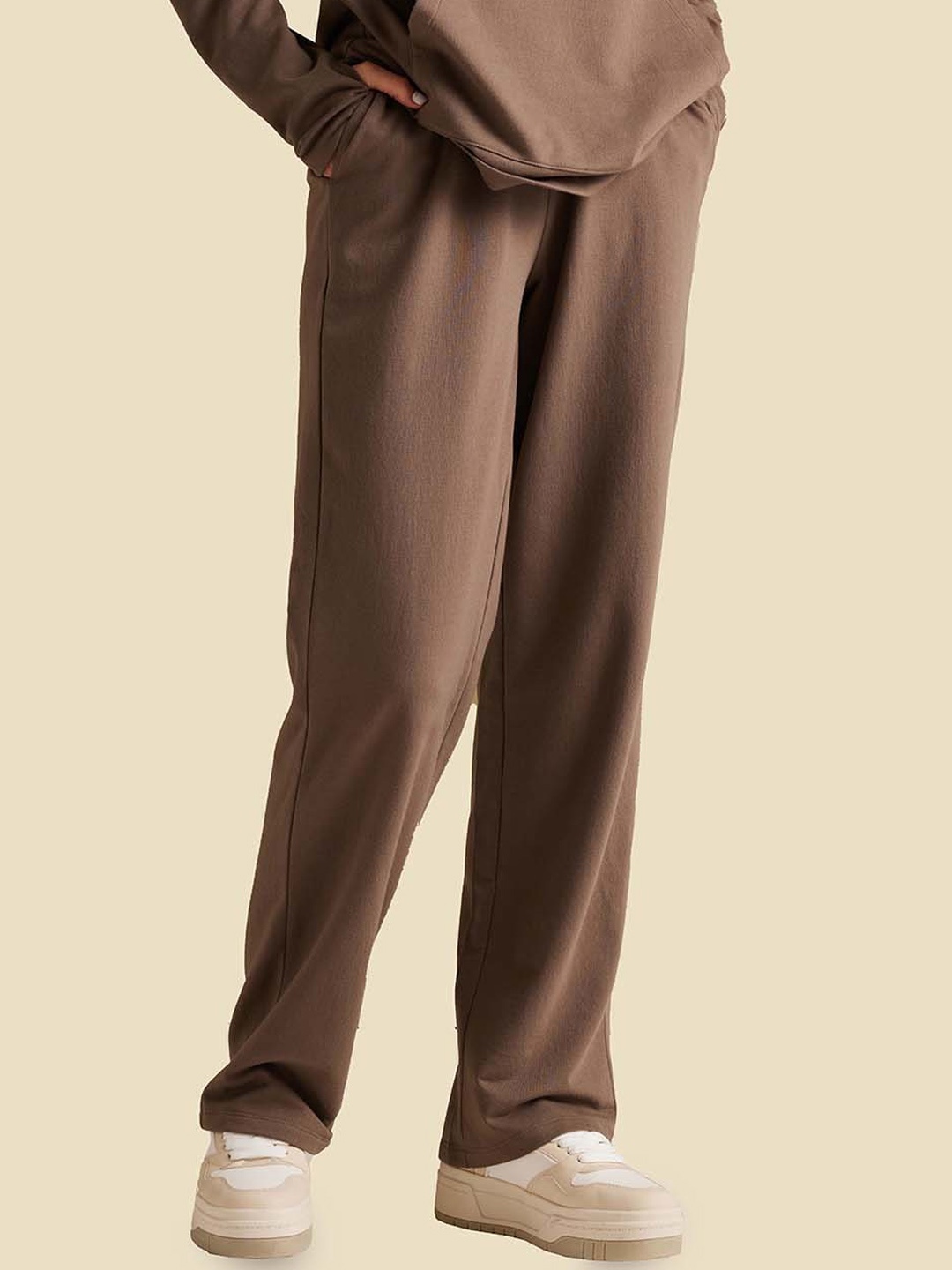 

Muvazo High Neck Sweatshirt With Trousers, Brown