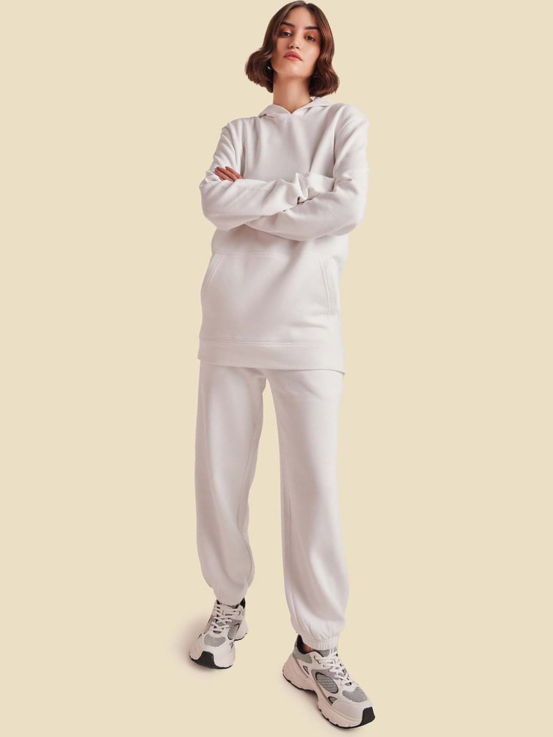

Muvazo Sweatshirt & Joggers Co-Ords, White