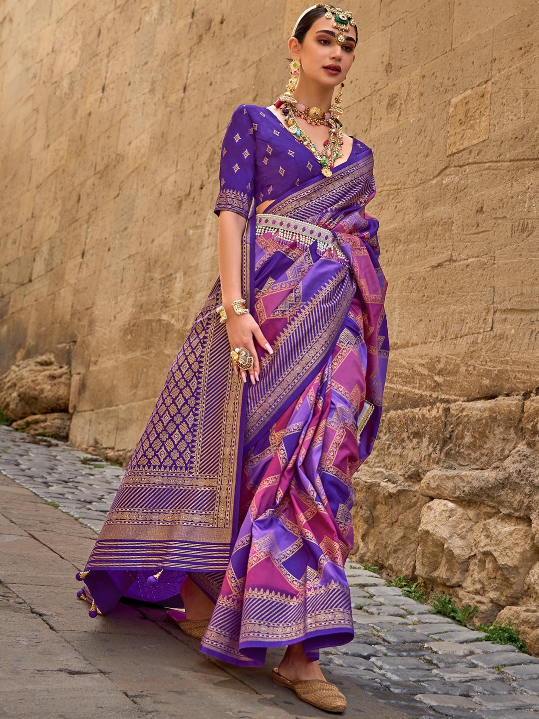 

Mitera Ethnic Motifs Woven Design Zari Saree, Purple