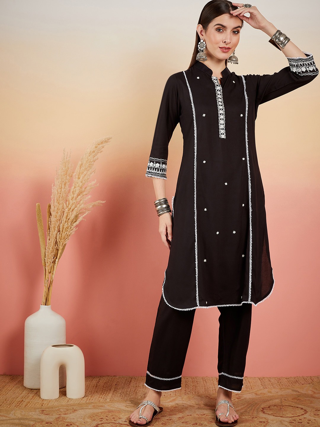 

Vastramyaa Ethnic Motifs Embroidered Mandarin Collar Kurta with Trousers, Black