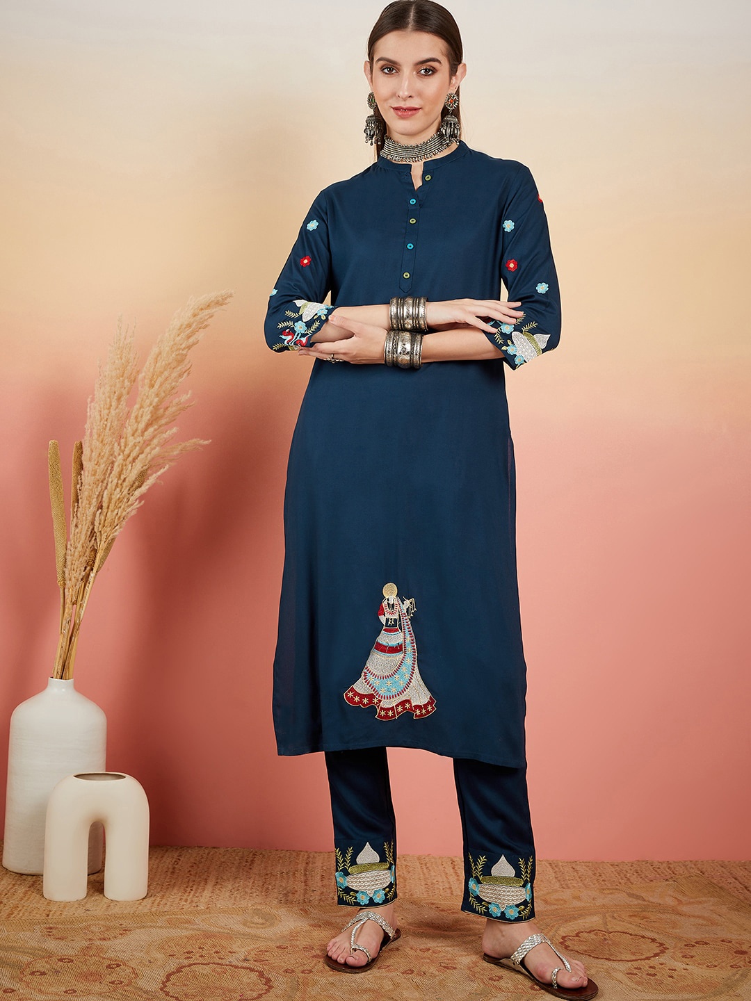 

Vastramyaa Floral Embroidered Band Collar Kurta with Trousers, Navy blue