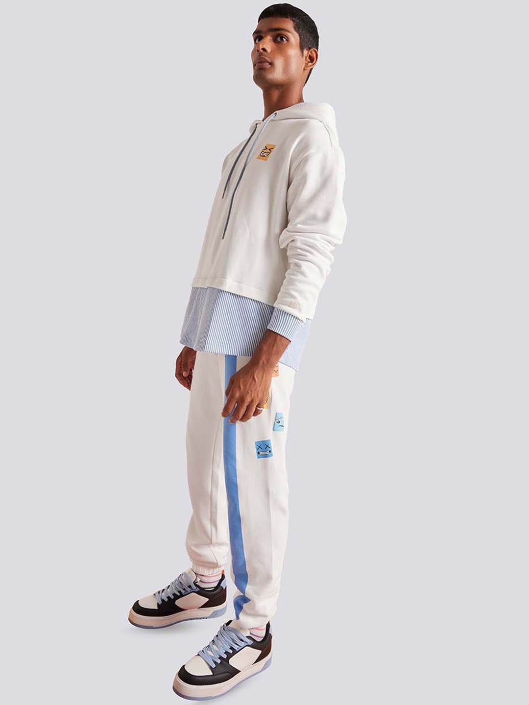 

Muvazo Typography Printed Hooded Sweatshirt With Joggers, White