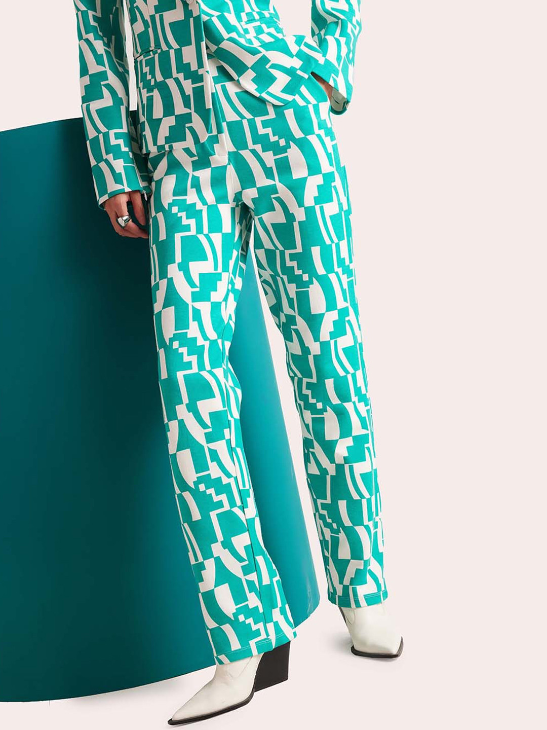 

Muvazo Women Abstract Printed Mid Rise Trouser, Blue